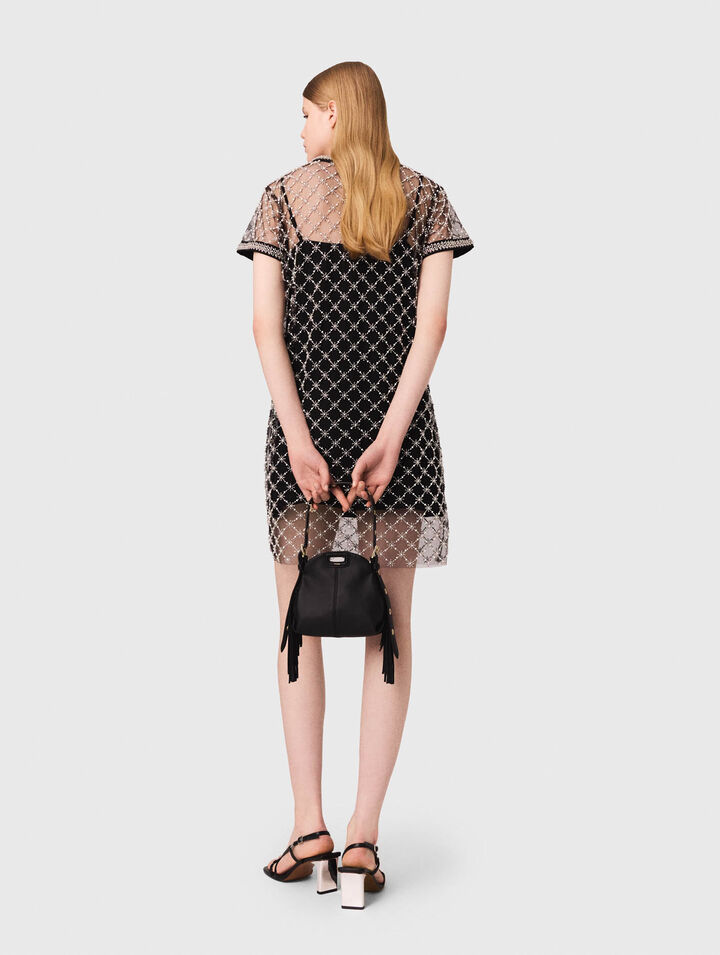 Kurzes Kleid aus besticktem Tüll