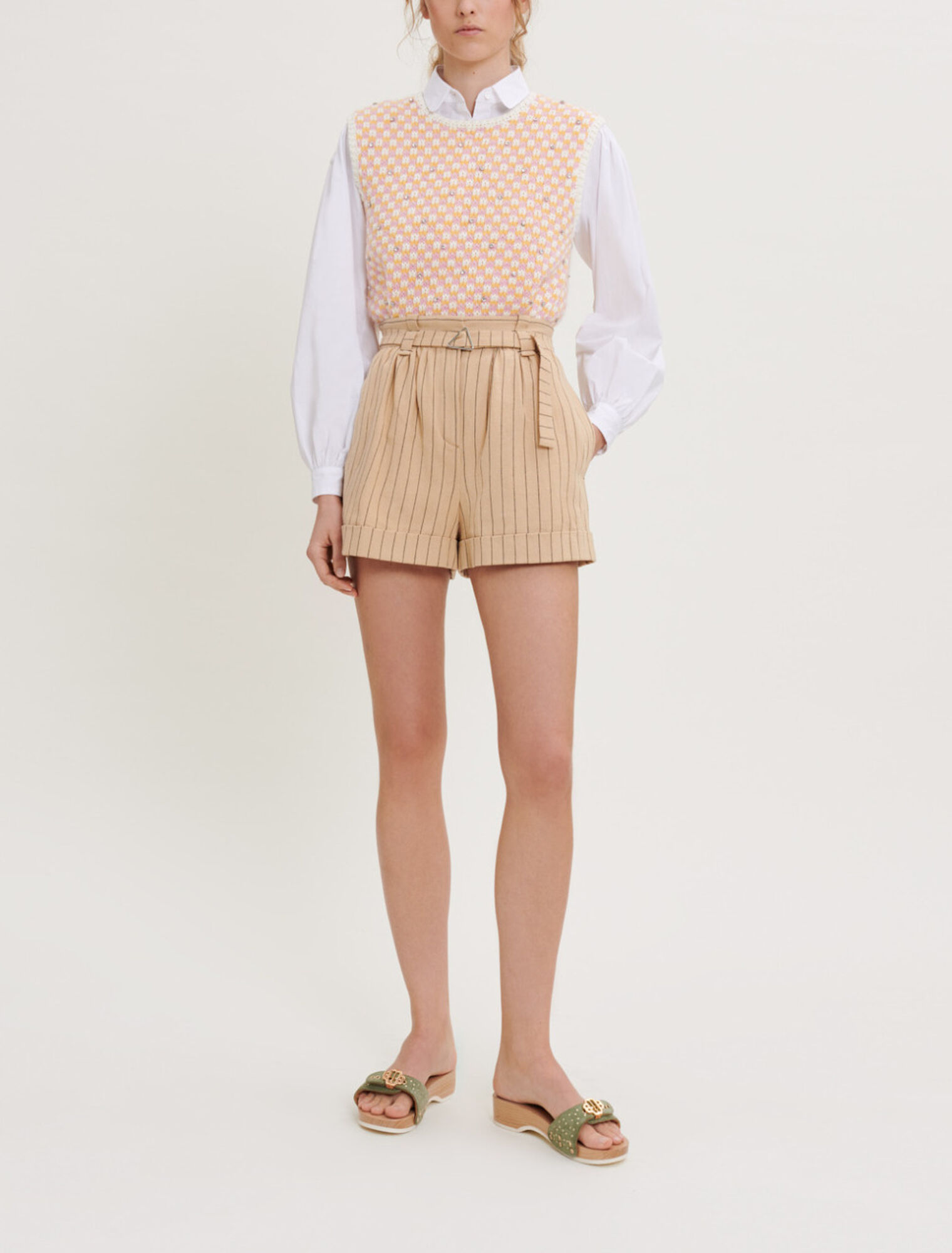 Gestreifte Shorts mit Gürtel