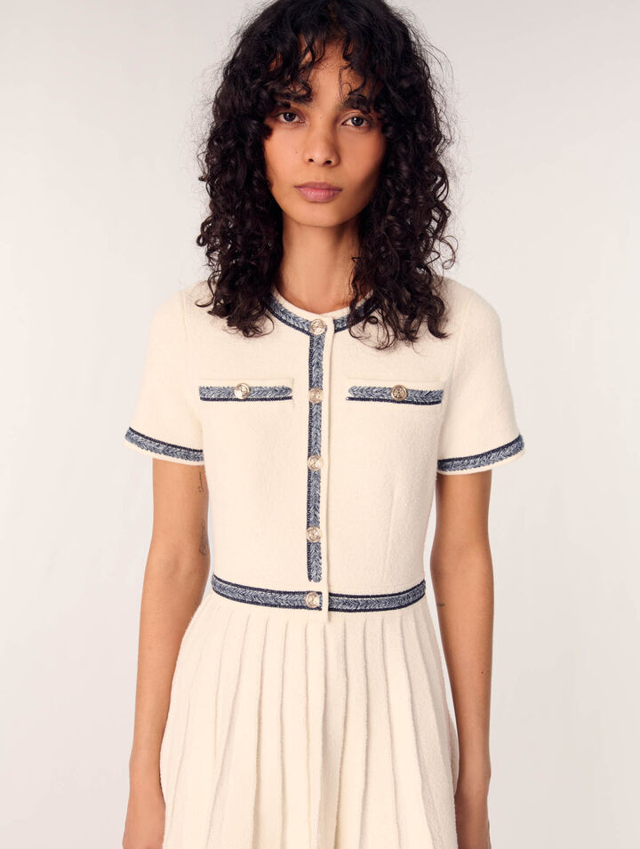 Kurzes Plissee-Kleid aus Strick