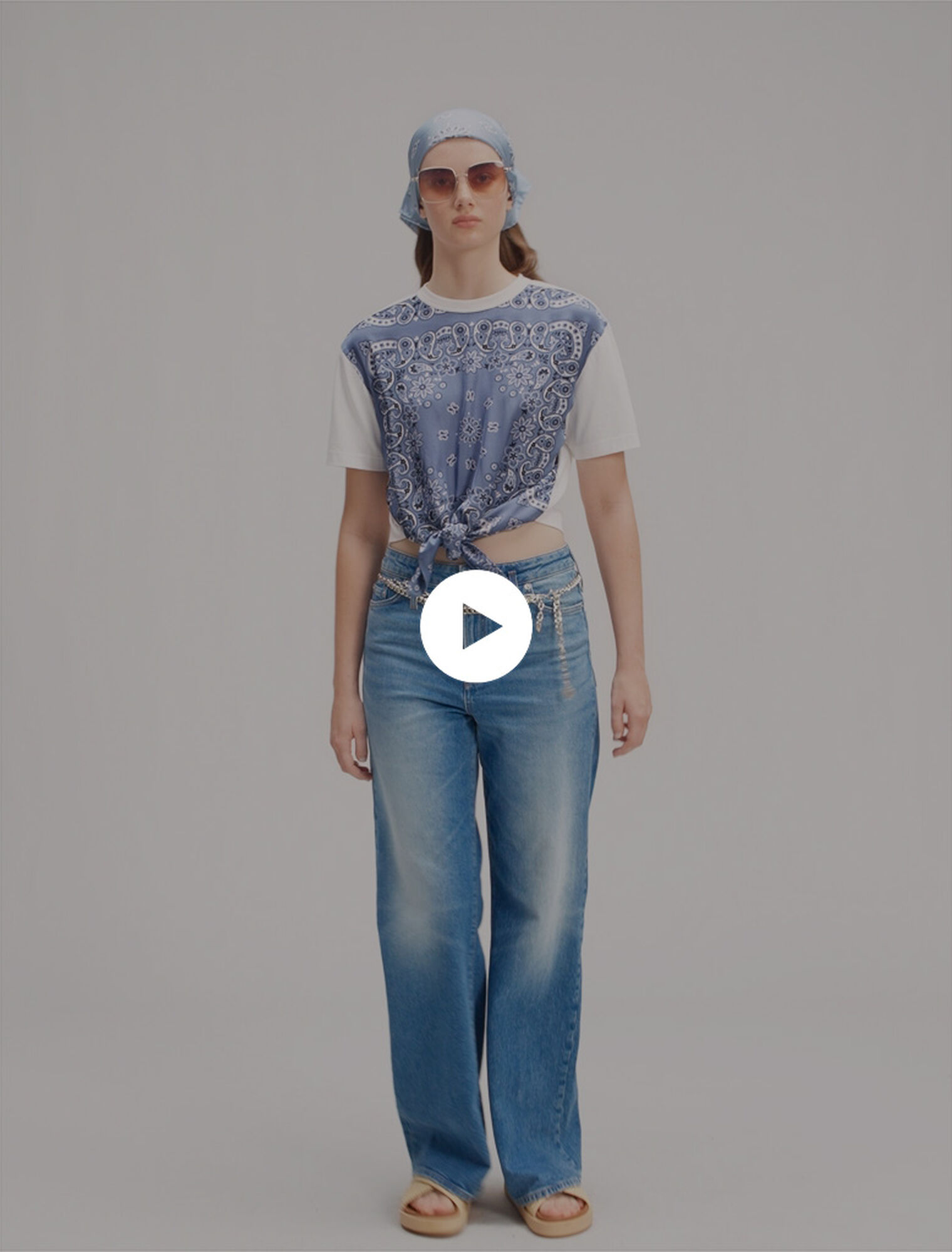 Geknotetes T-Shirt mit Print