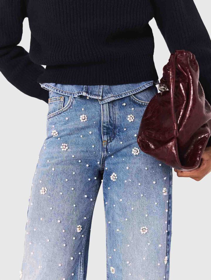 Weite Jeans mit Stickereien