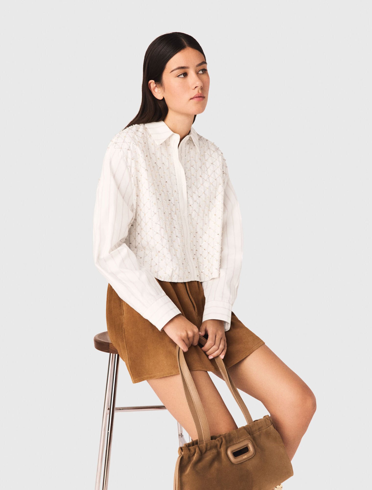 Kurzes Hemd mit Perlenstickerei