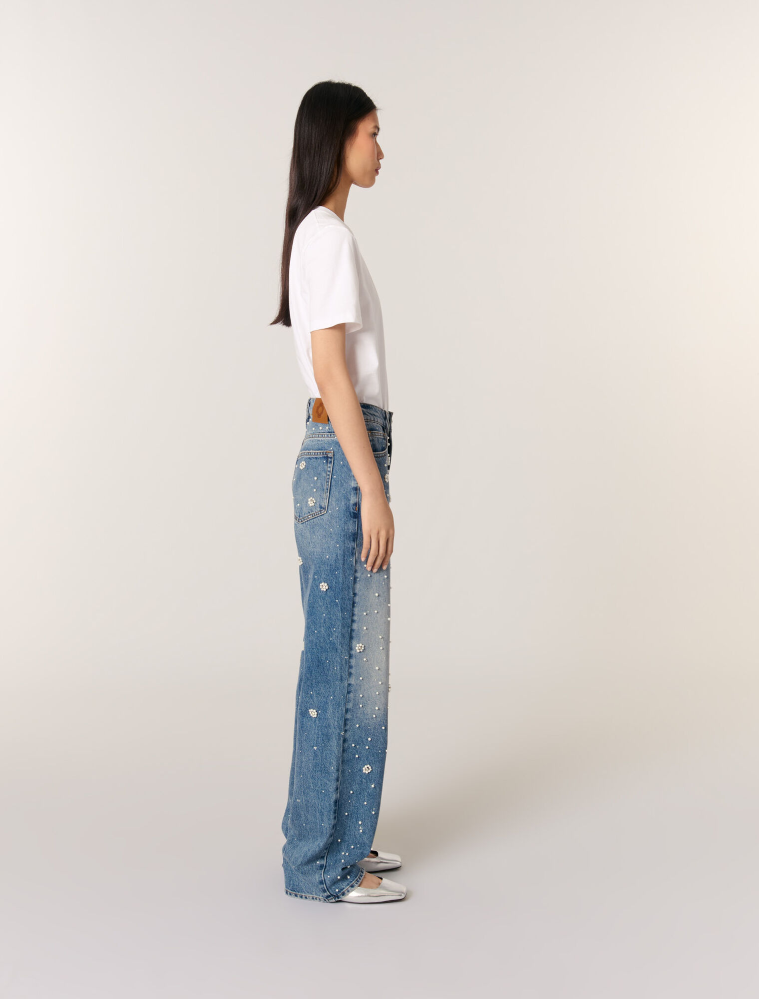 Weite Jeans mit Stickereien