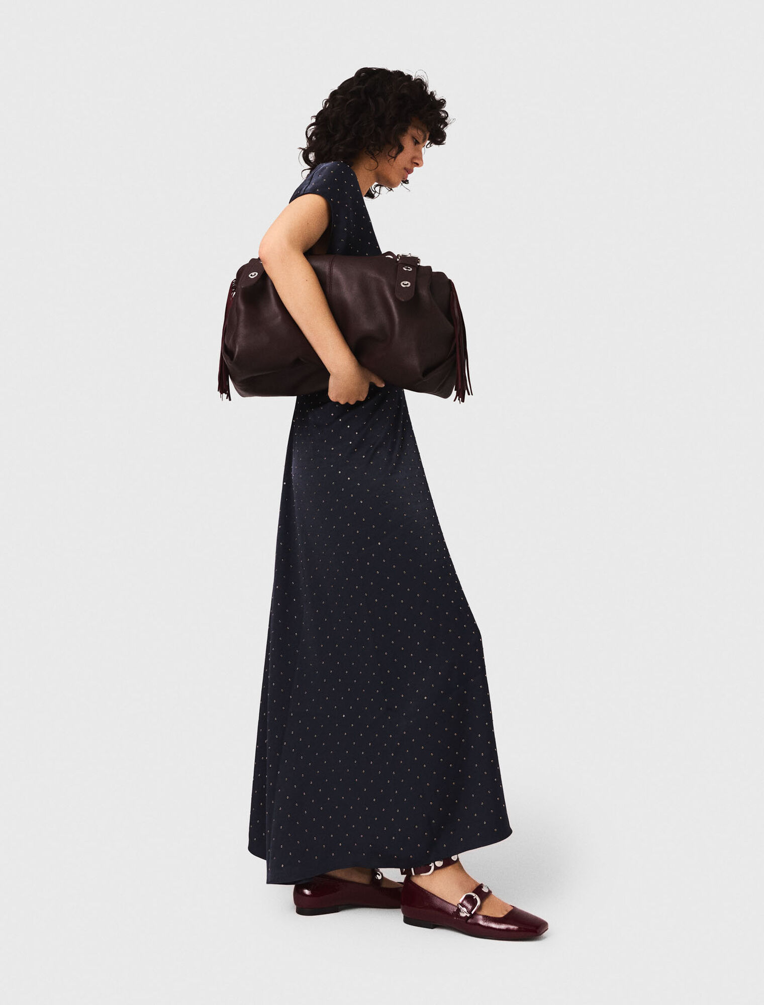Maxikleid aus Satin mit Nieten