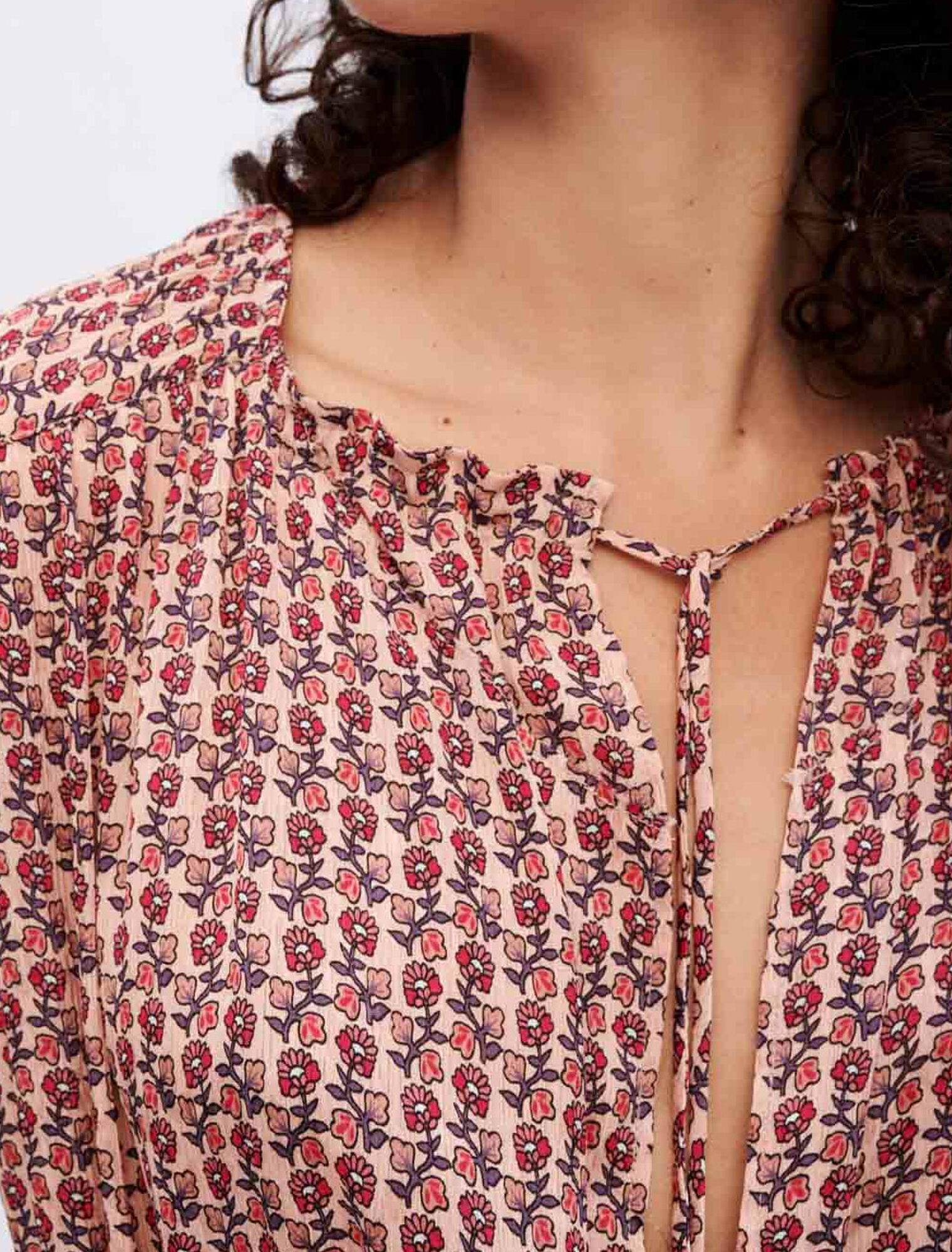 Bedrucktes fließendes Kleid mit Volants
