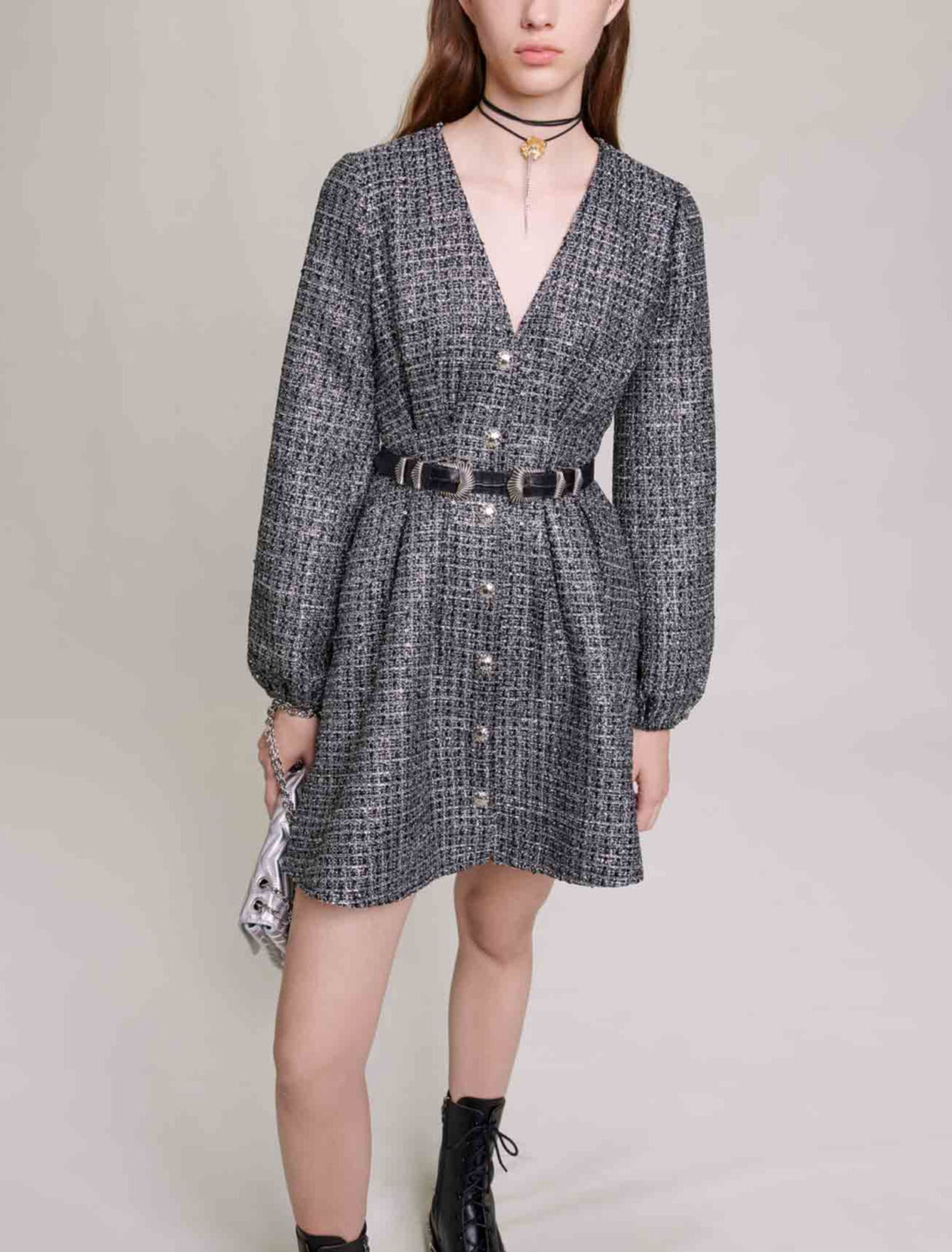Kurzes glänzendes Kleid