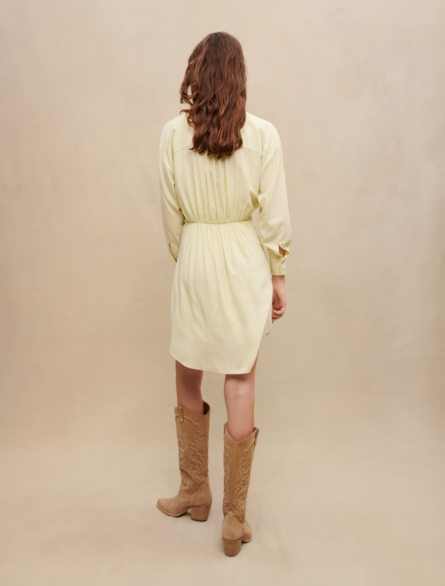 Kurzes Kleid zum Binden