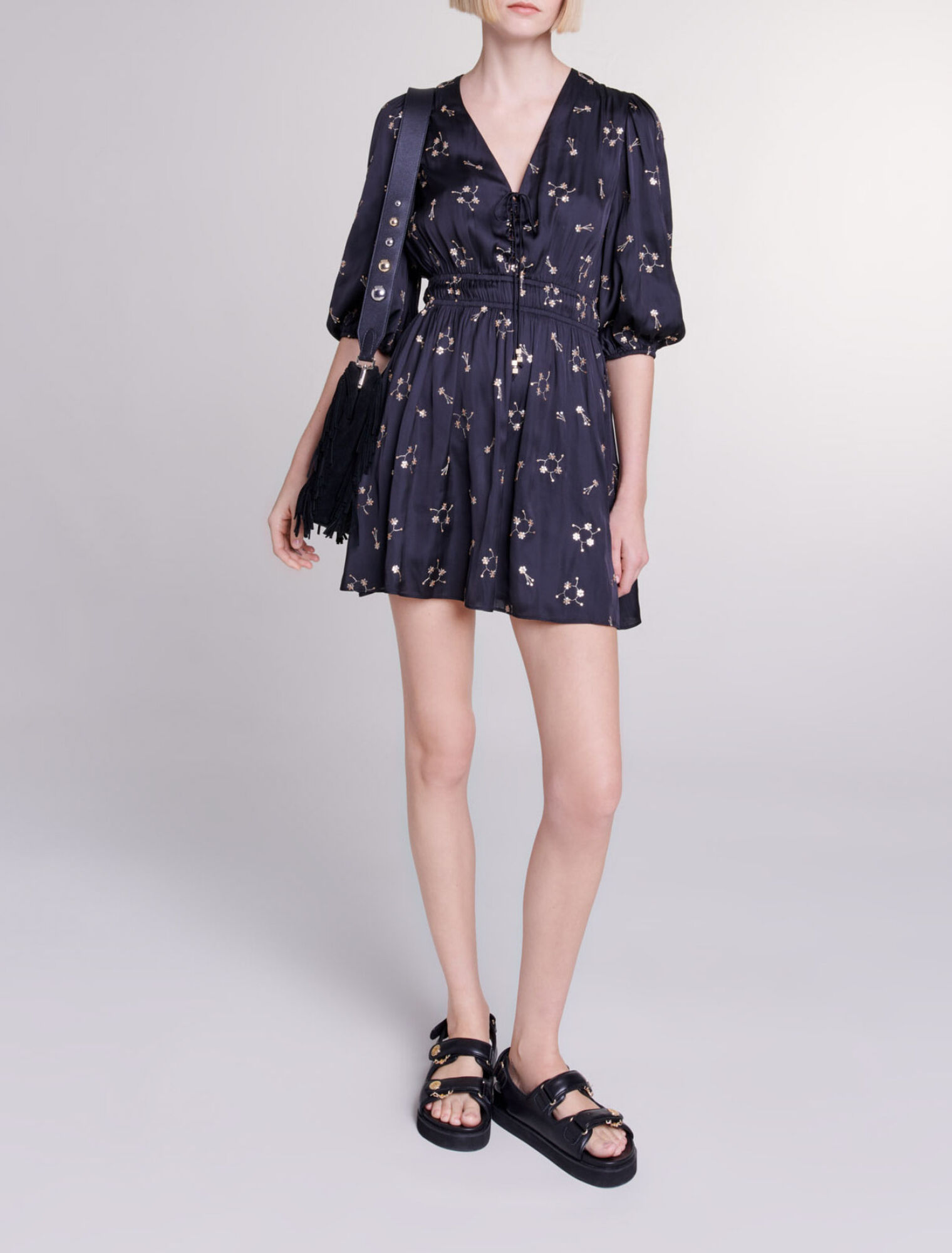 Besticktes Kleid mit Pailletten