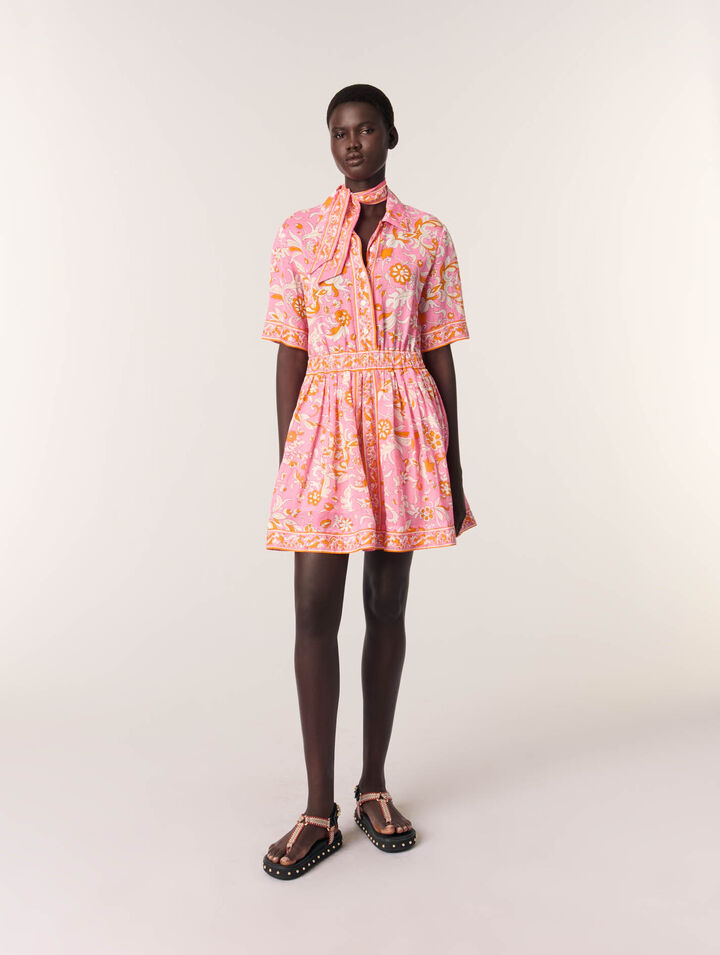 Fließendes kurzes Kleid mit Print