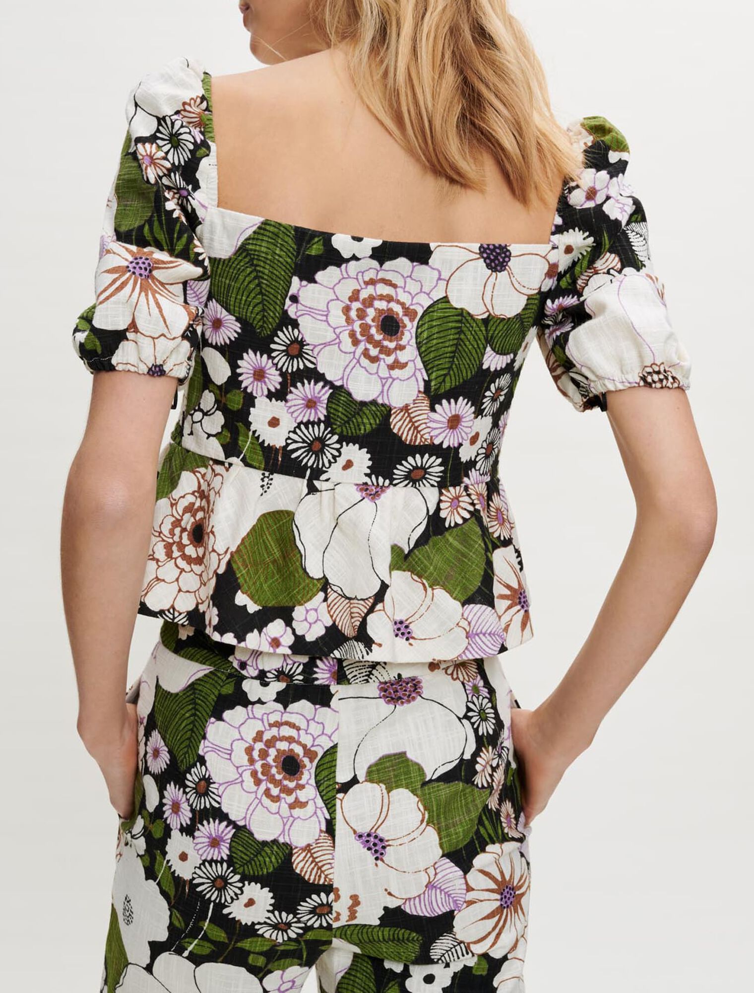 Top mit Blumenprint 70's