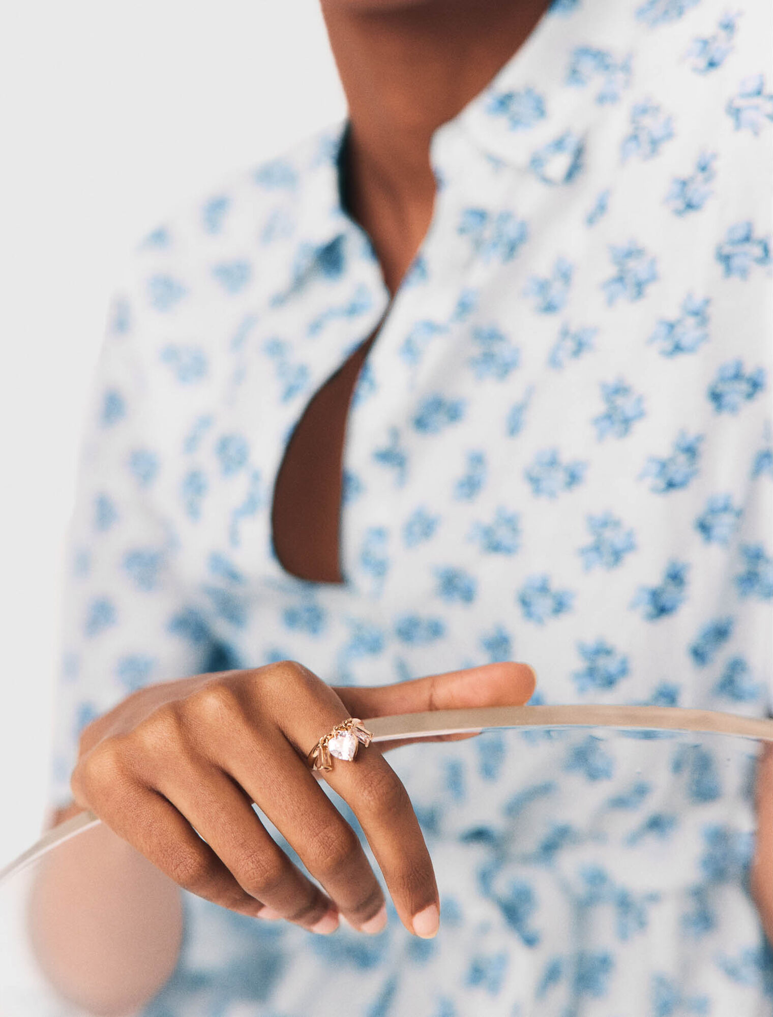 Goldfarbener Ring mit Strass