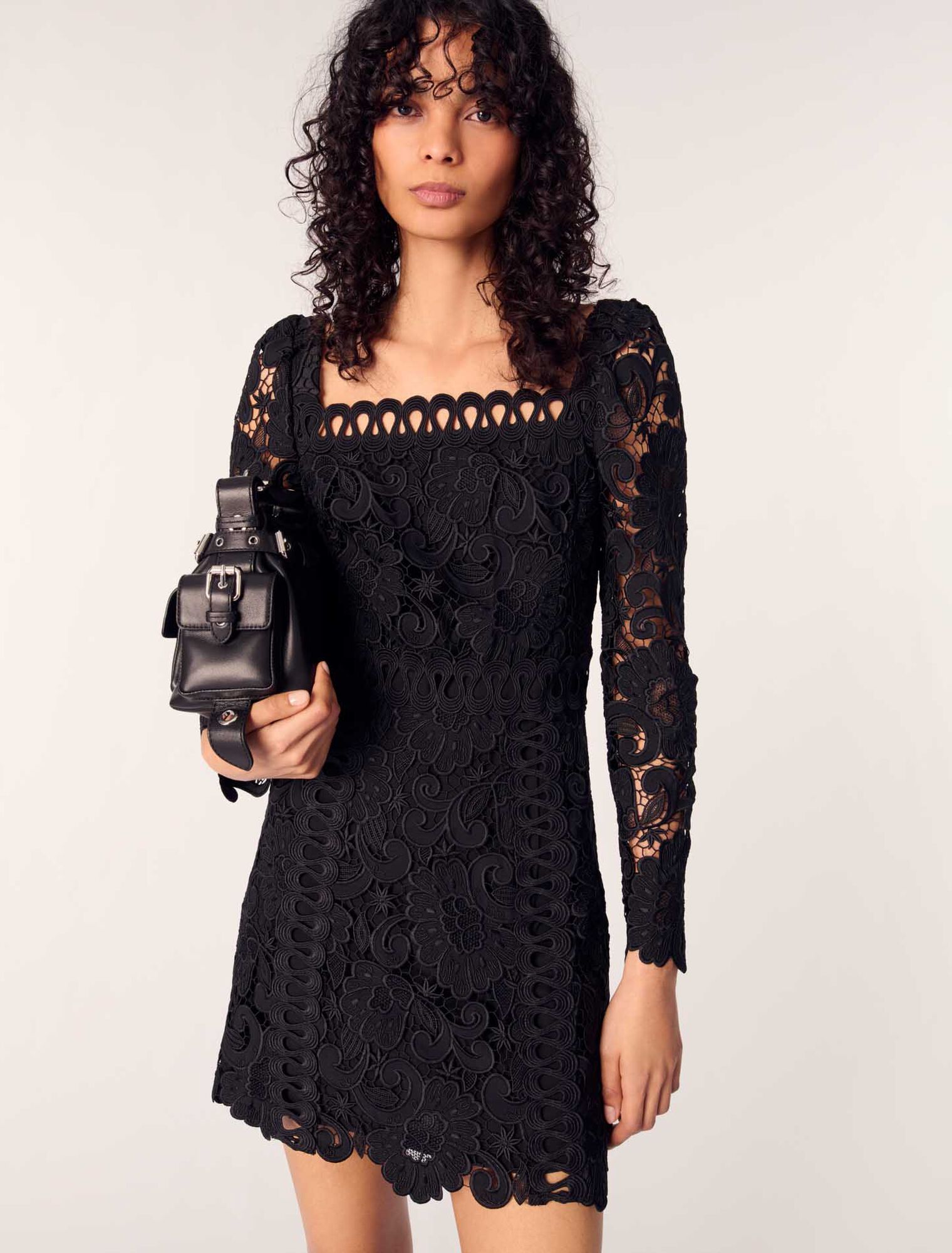 Kurzes Gipüre-Kleid