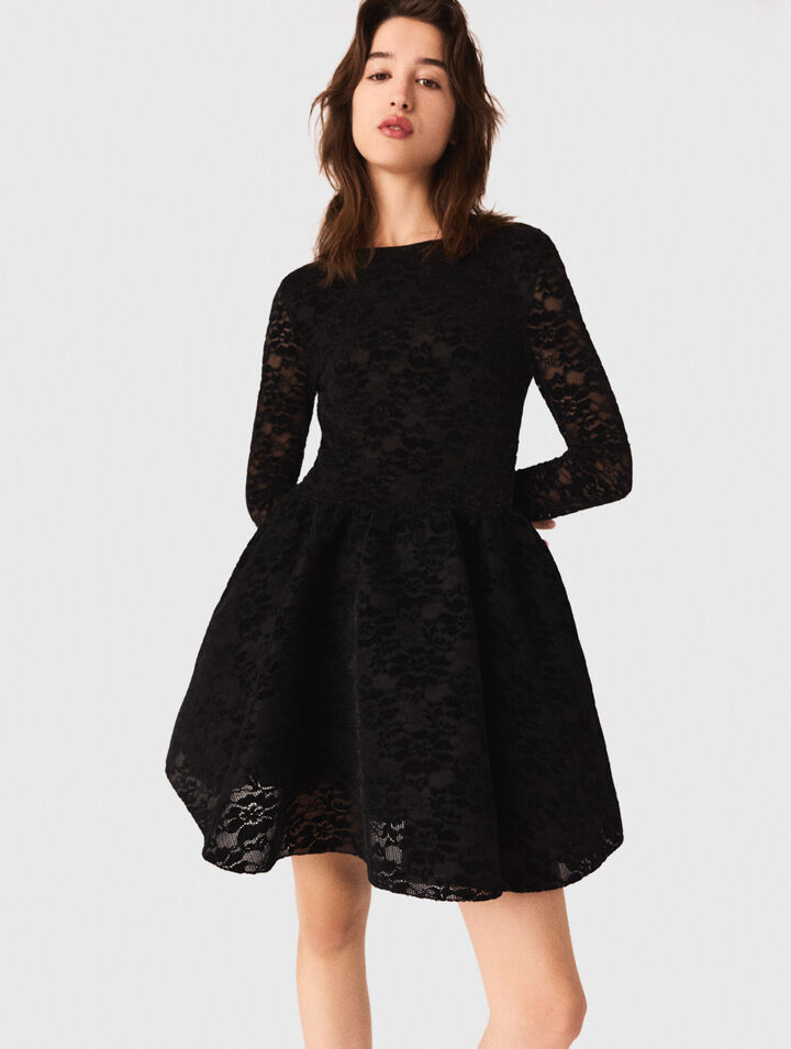 Langes, ausgestelltes Samtkleid