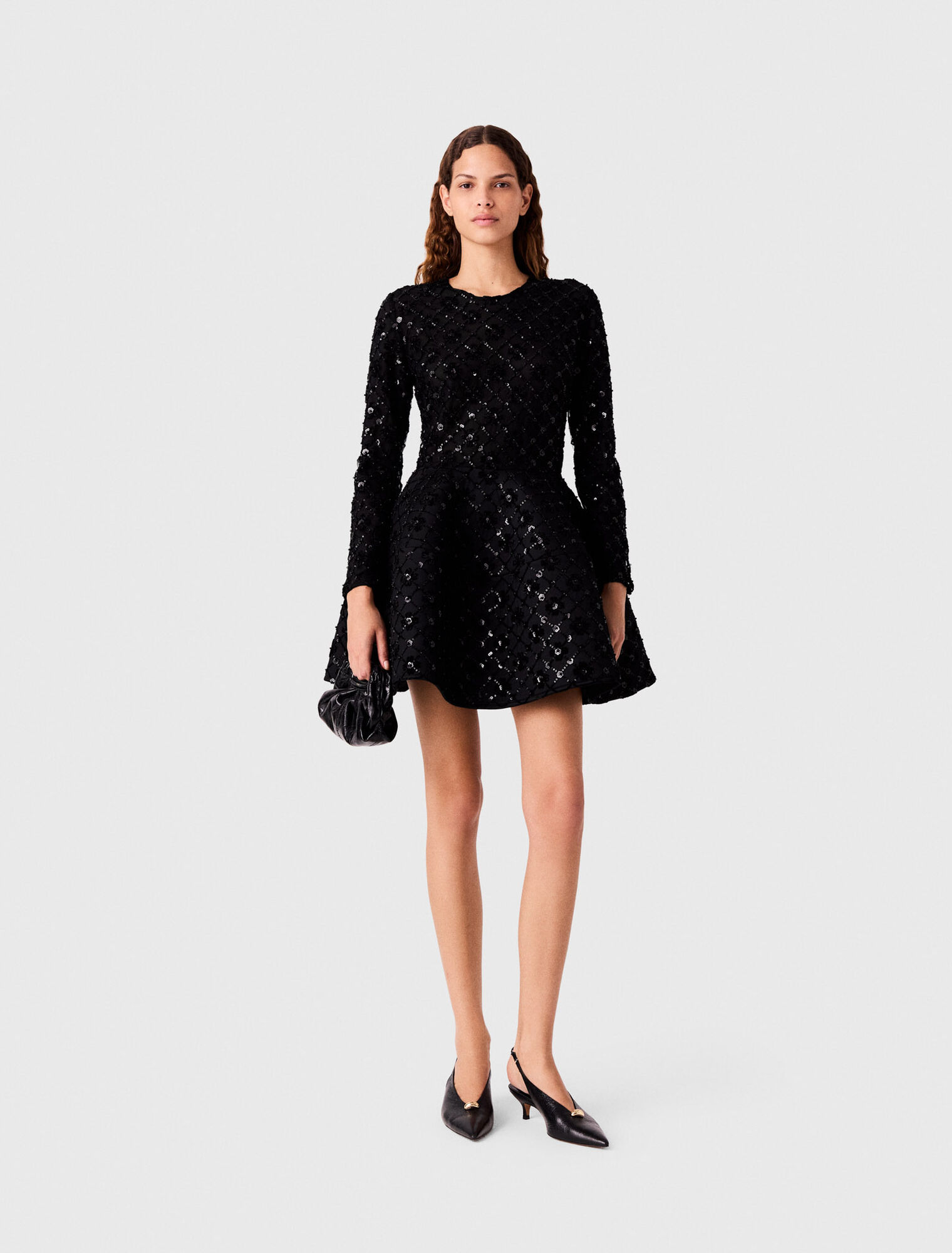 Kurzes Samtkleid mit Strass