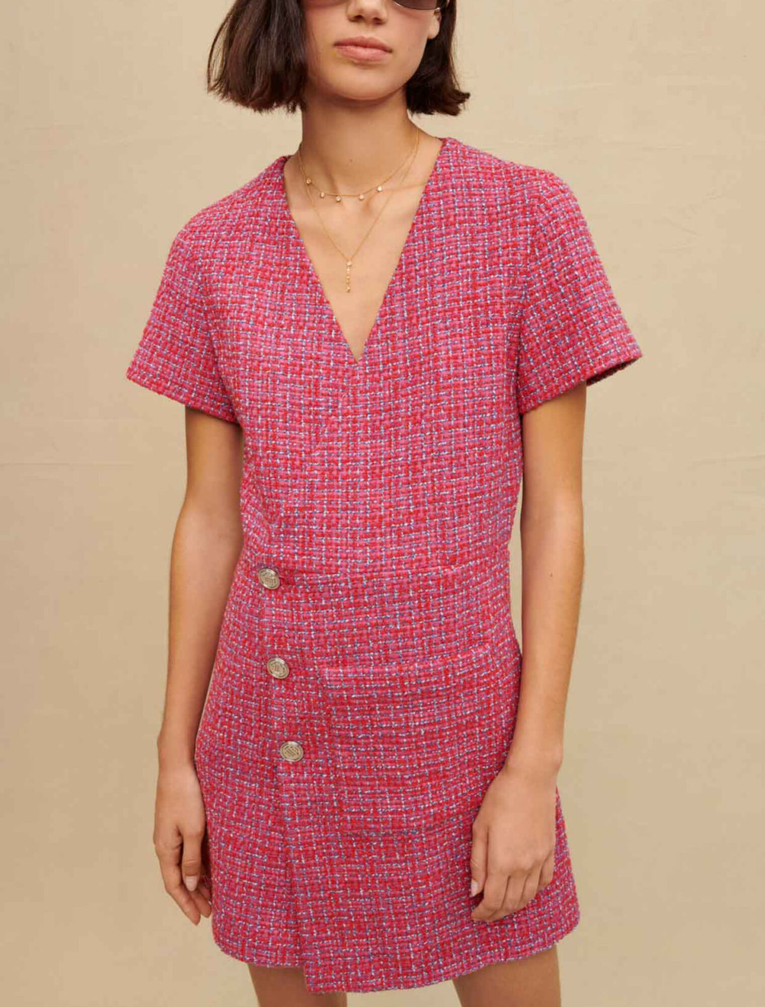 Kurzes Tweedkleid mit offenem Rücken