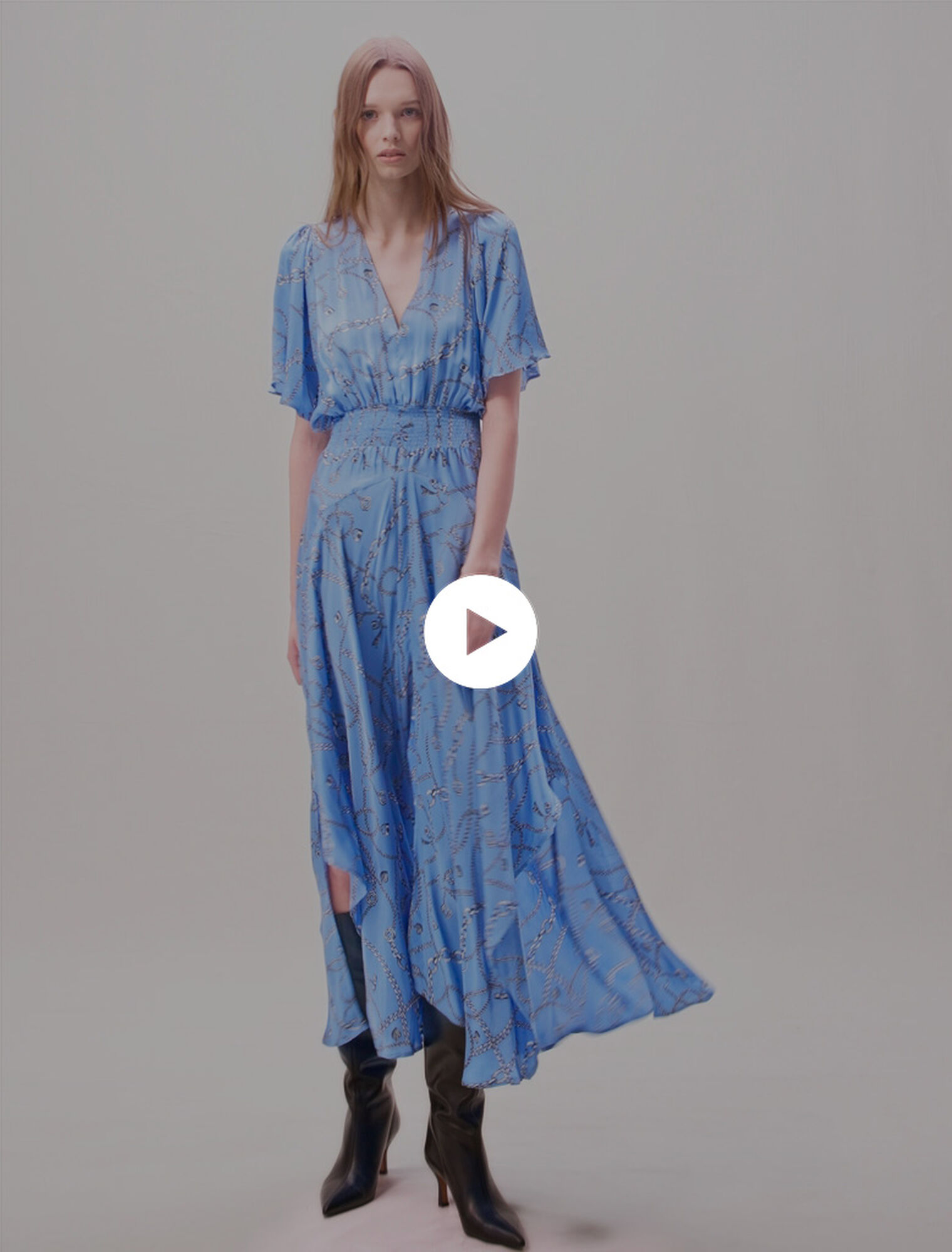 Langes bedrucktes Kleid