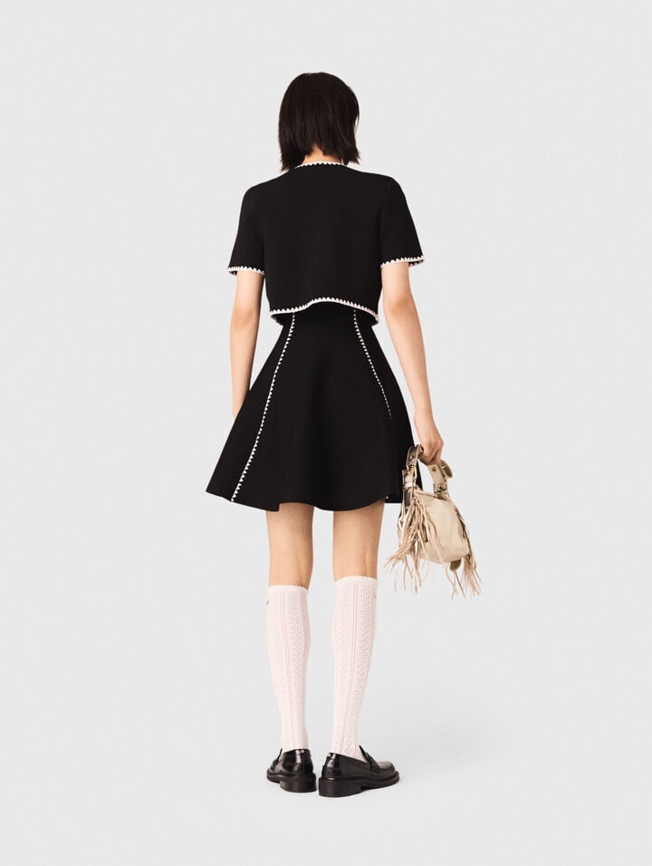 Kurzer Cardigan mit Ziernähten