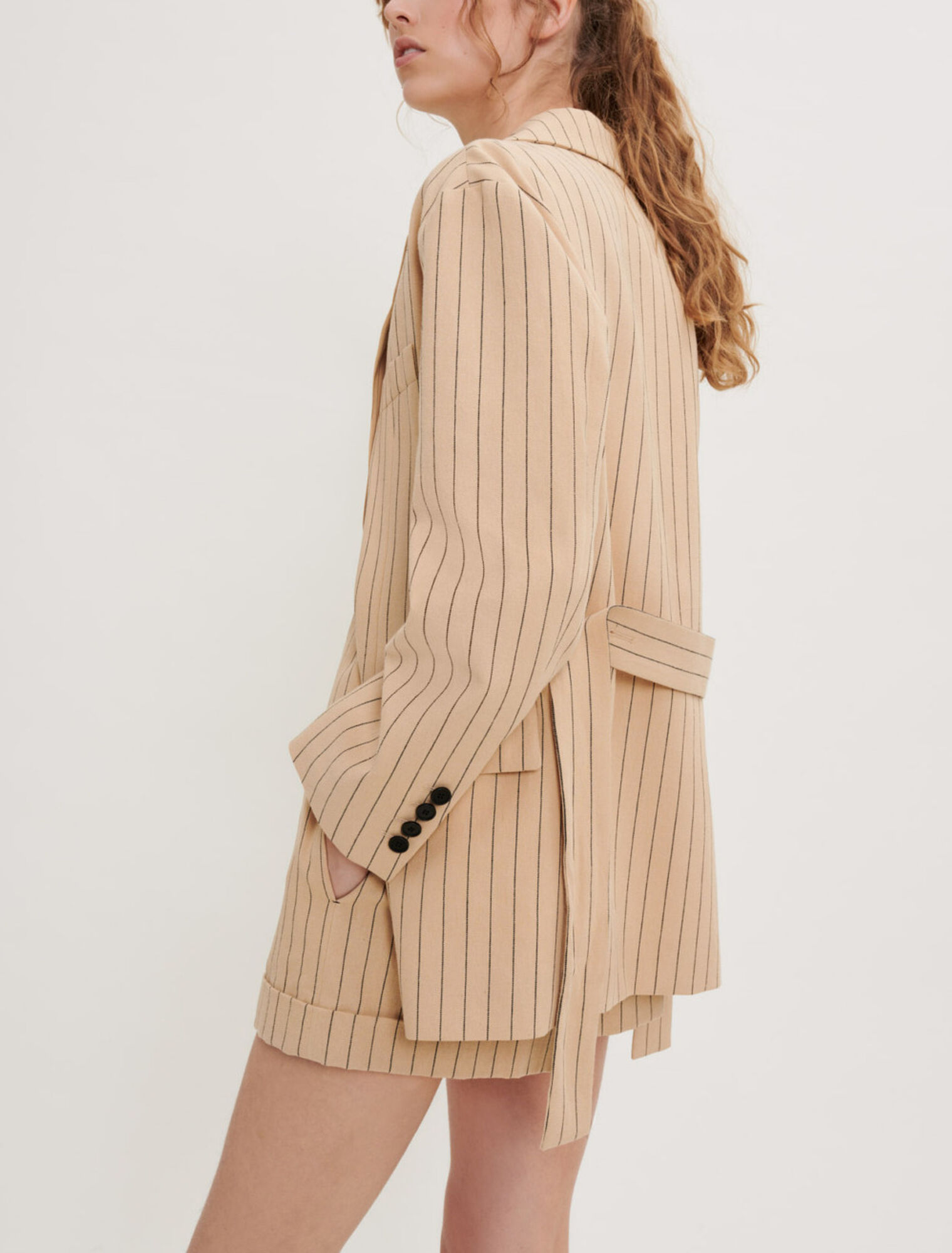 Gestreifte Jacke mit Gürtel