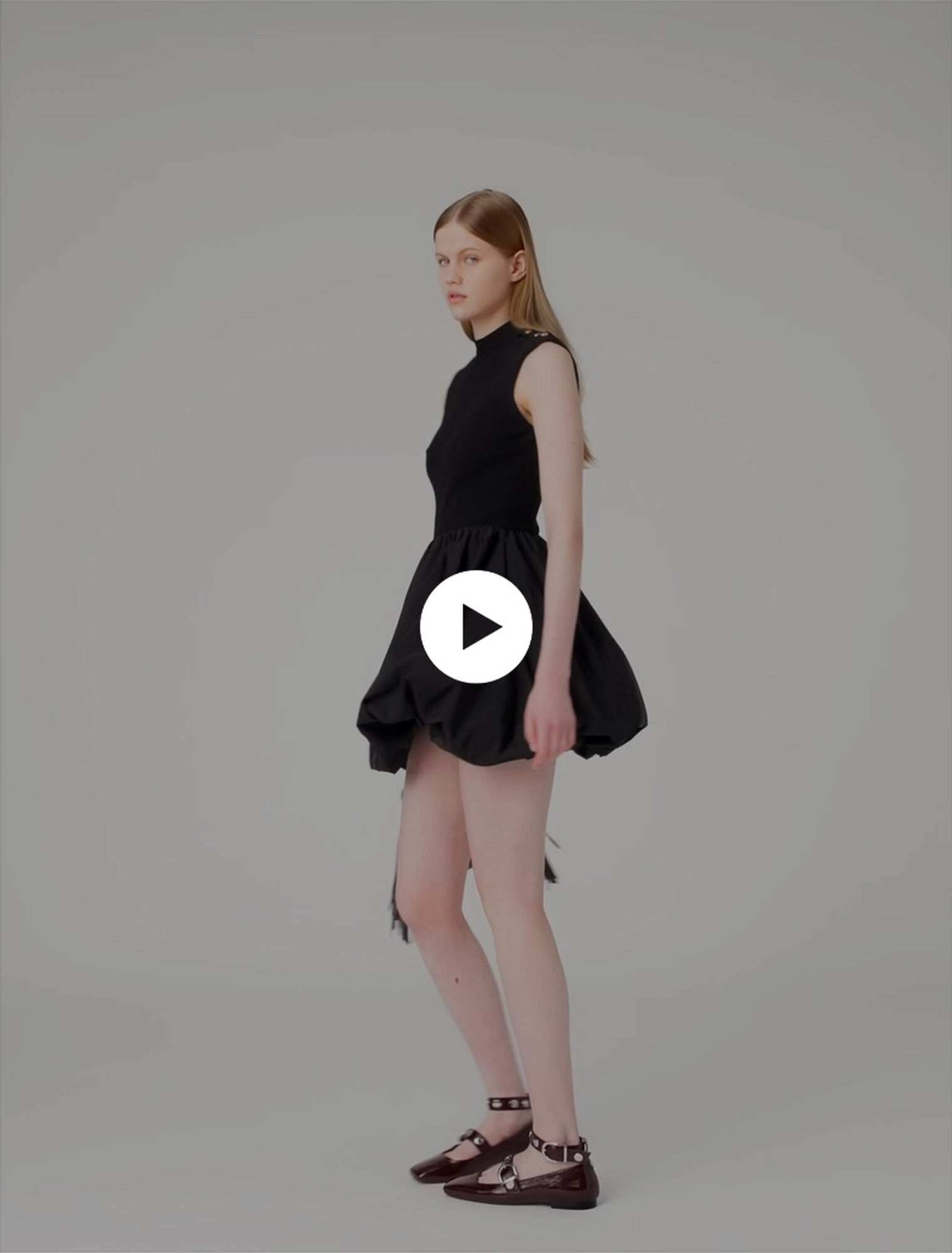 Kurzes Kleid aus Strick und Taffeta