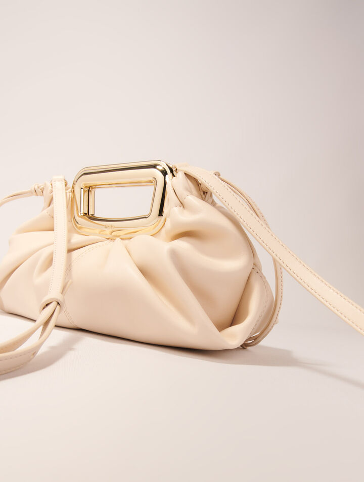 Clutch aus Leder mit Metallgriff