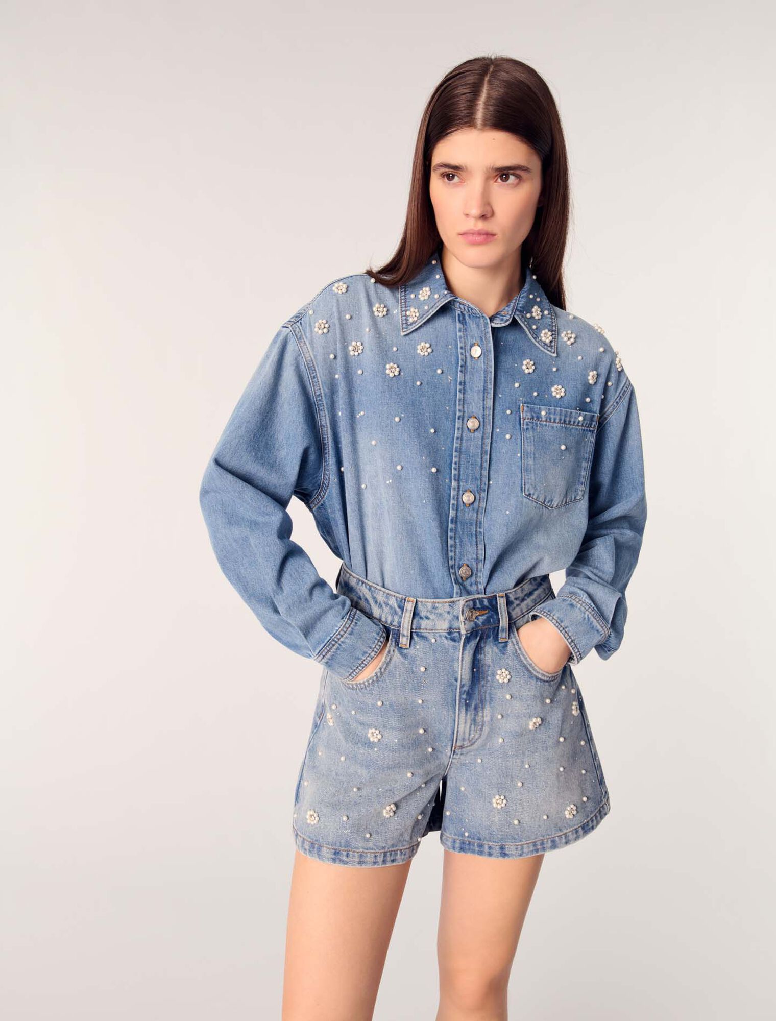 Denim-Shorts mit bestickten Perlen