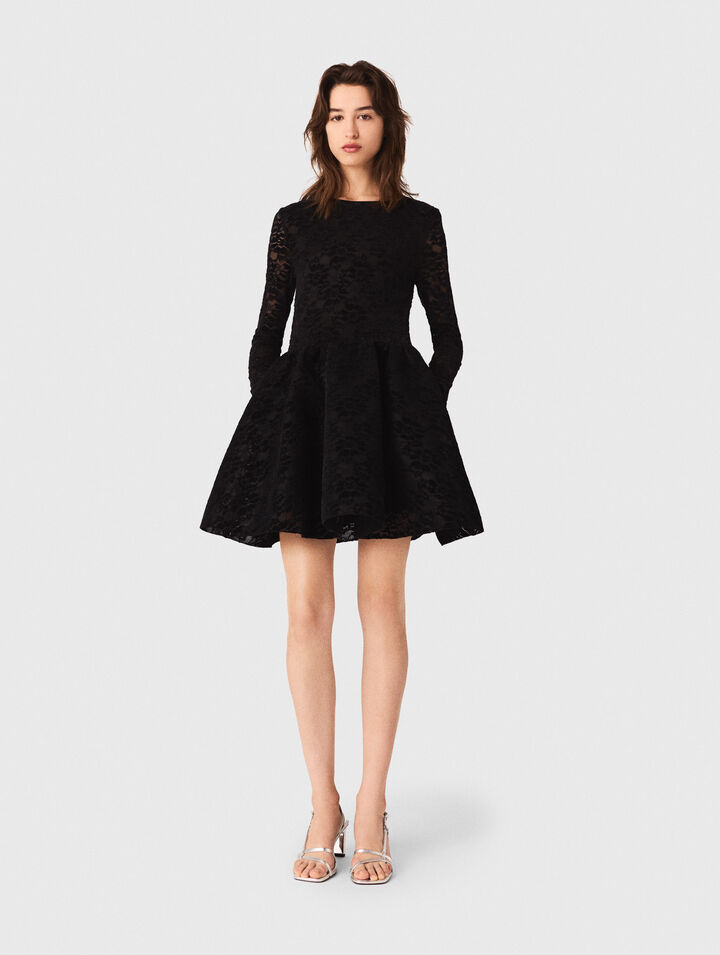 Langes, ausgestelltes Samtkleid