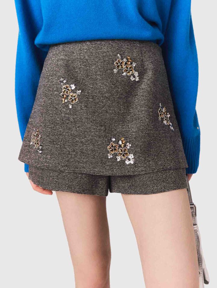 Shorts mit floraler Stickerei