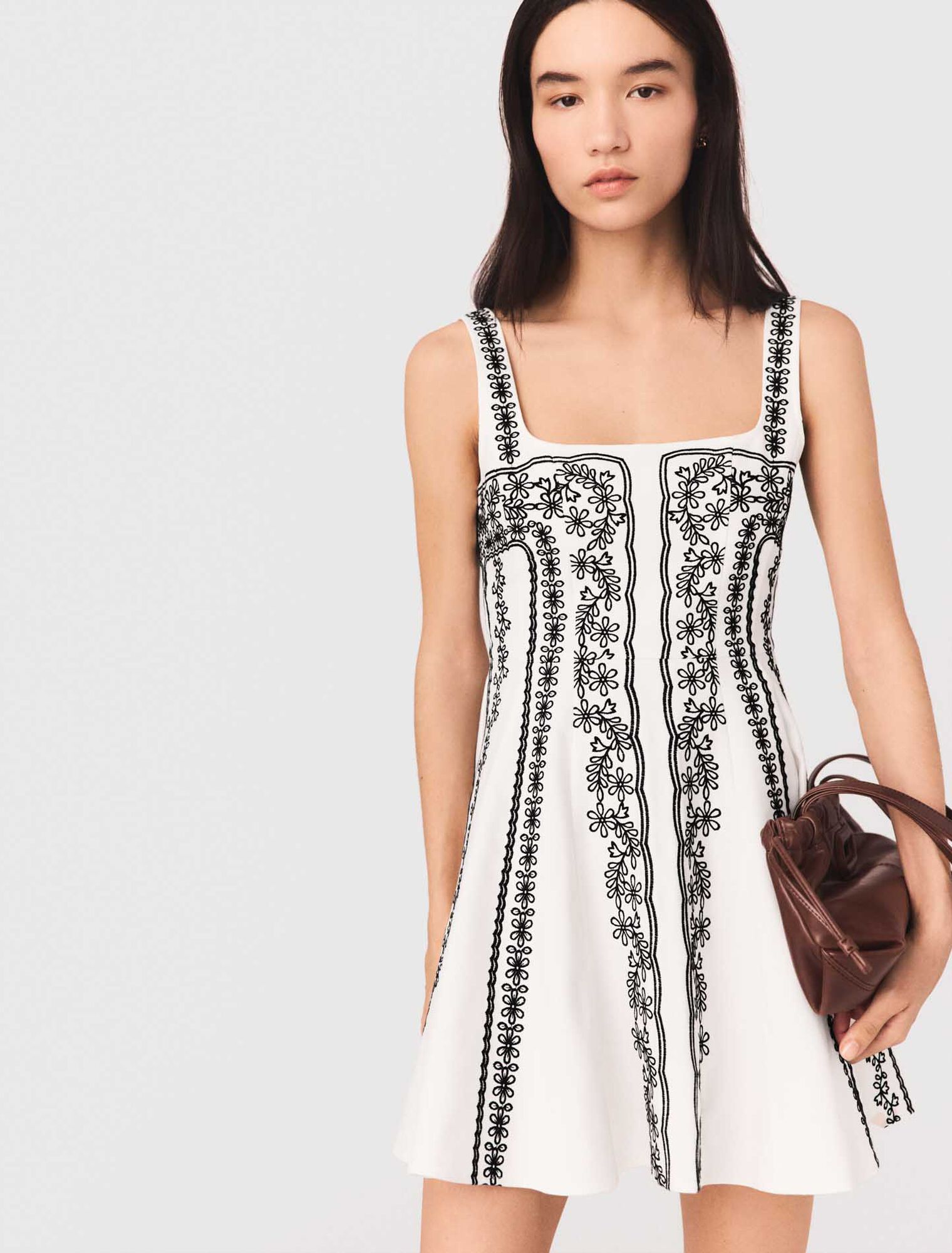 Kurzes besticktes Tr&auml;gerkleid