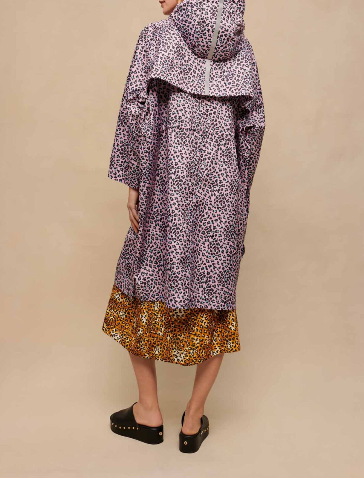 Wasserabweisender Mantel mit Leo-Print