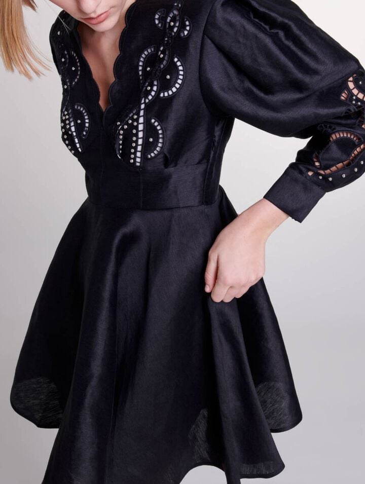 Kurzes Leinenkleid mit Stickerei