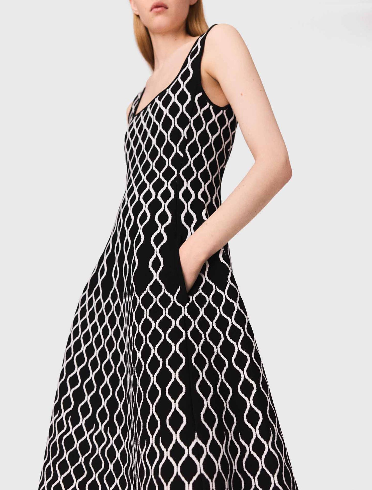 Midikleid aus Jacquard-Strick