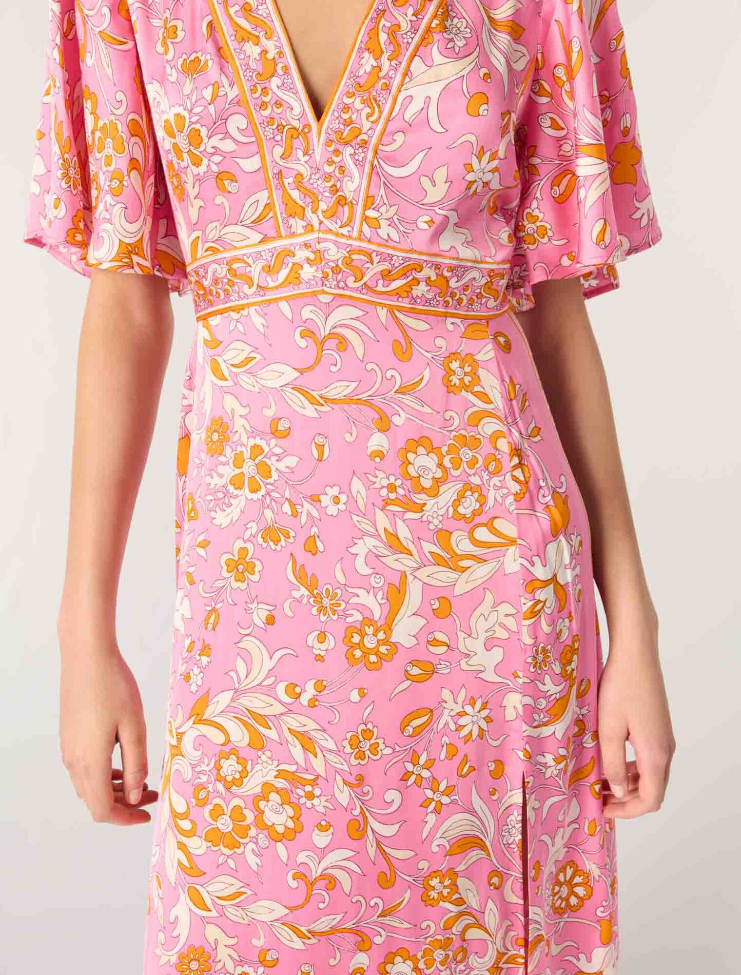 Langes fließendes Kleid mit Print