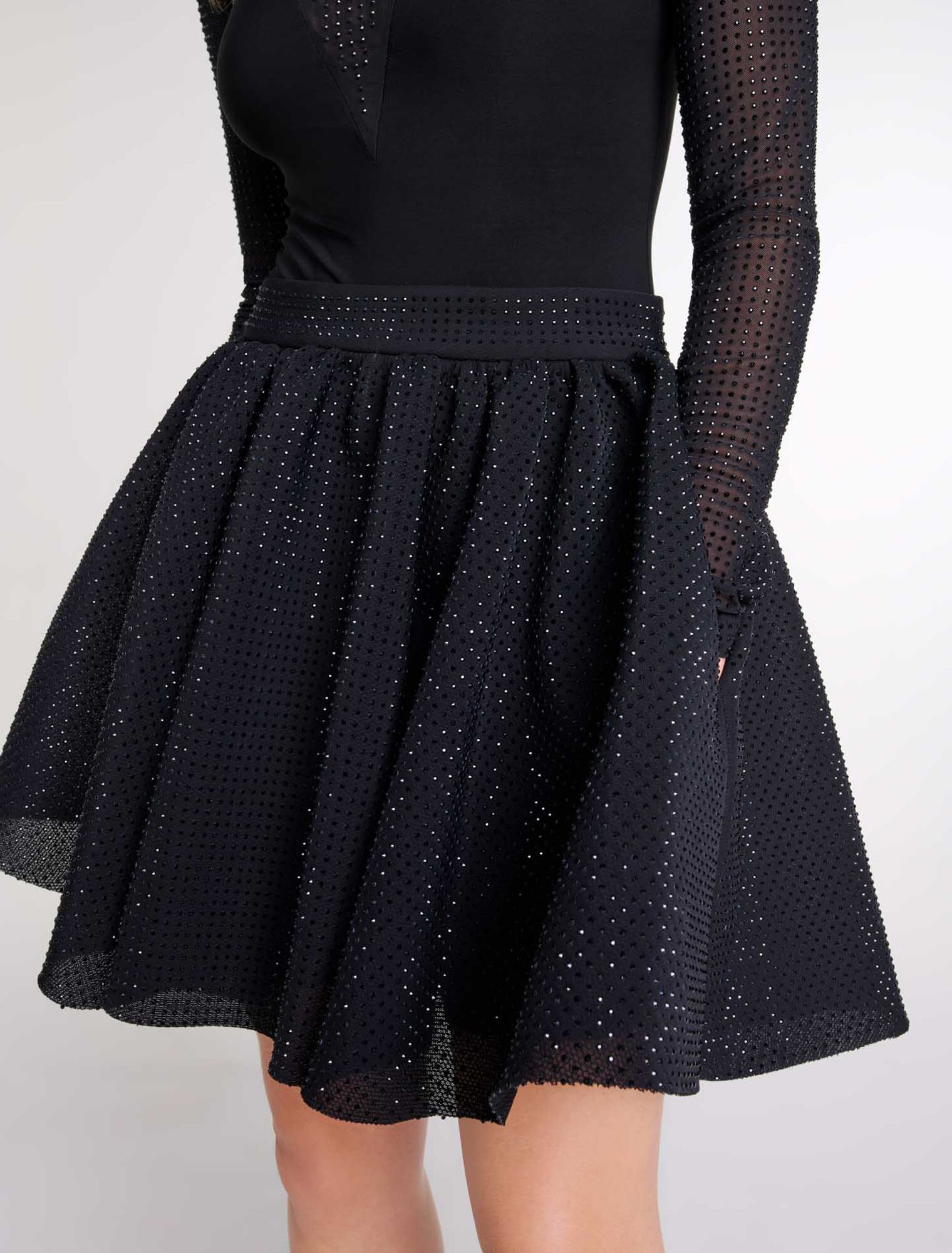 Kurzer weiter Rock mit Strass