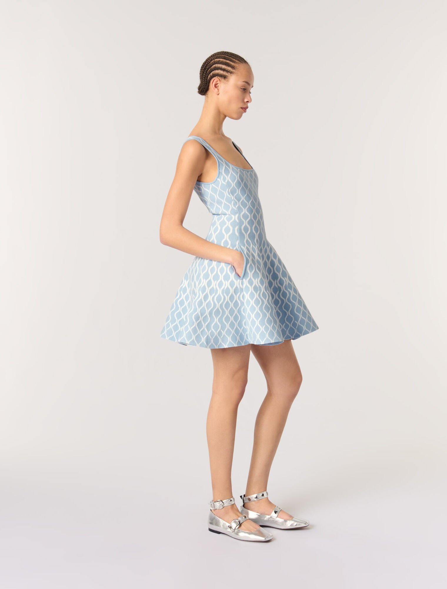 Kurzes Kleid aus Jacquard-Strick