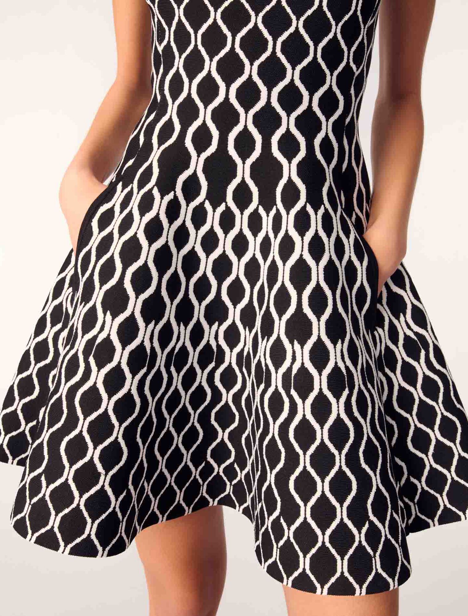 Kurzes Strickkleid mit Motiv