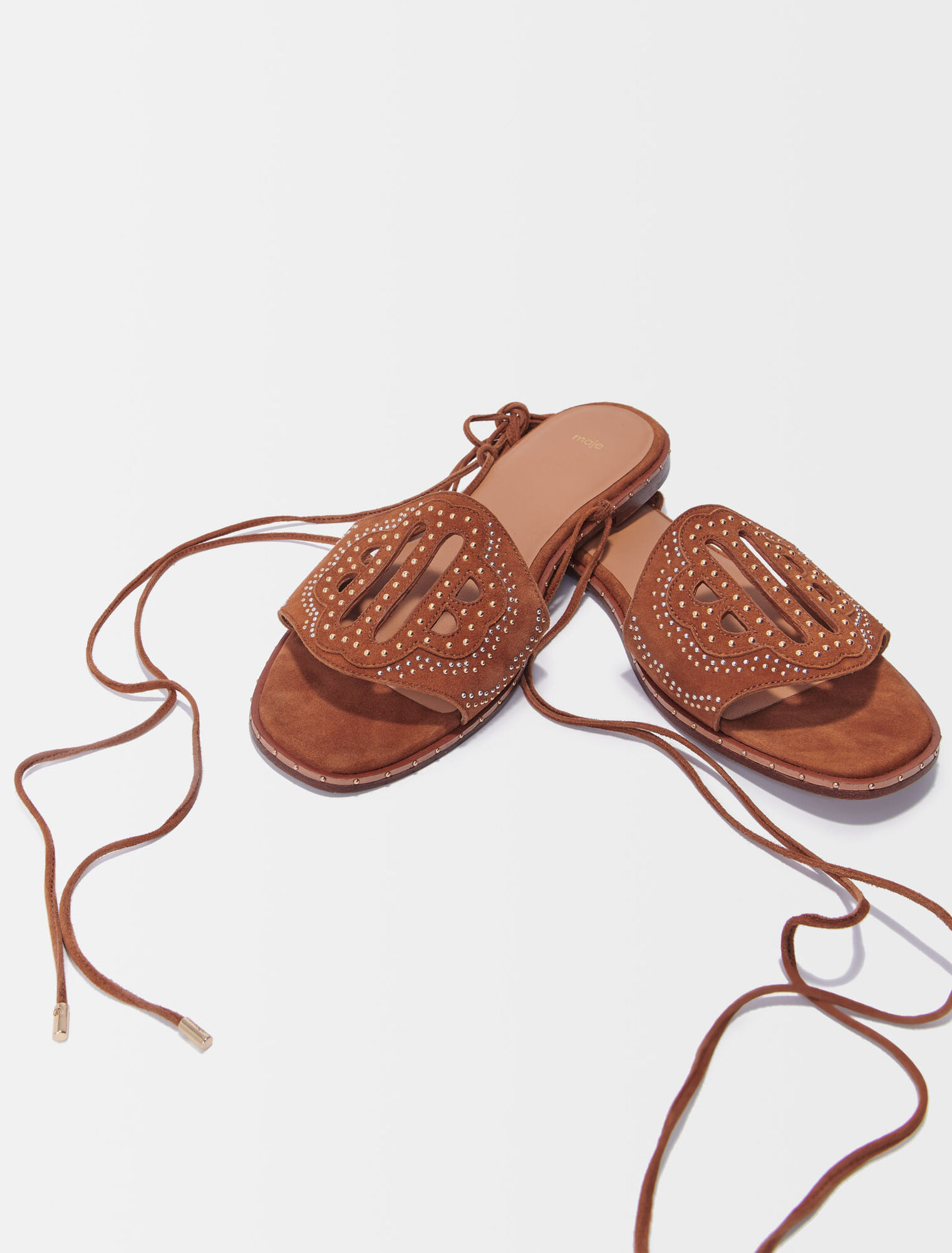 Flache Sandalen zum Binden mit Studs
