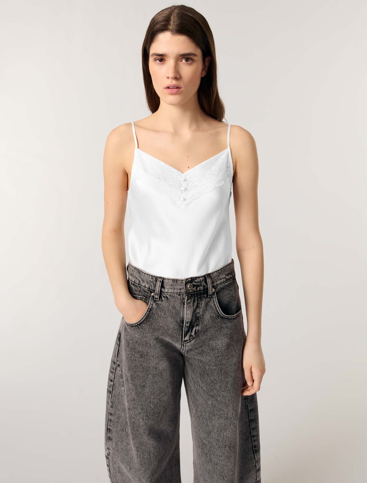 Top aus Seidensatin und Spitze