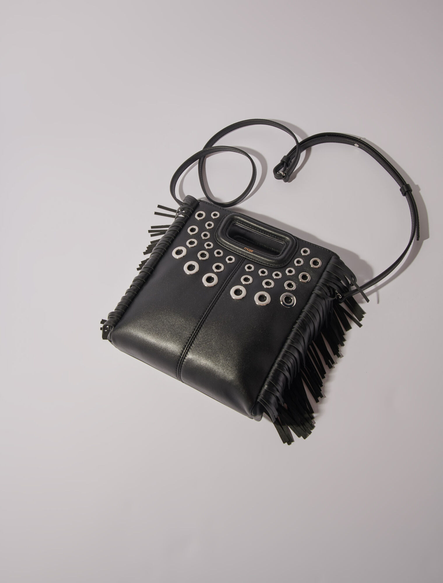 Tasche M aus Leder mit Ösen