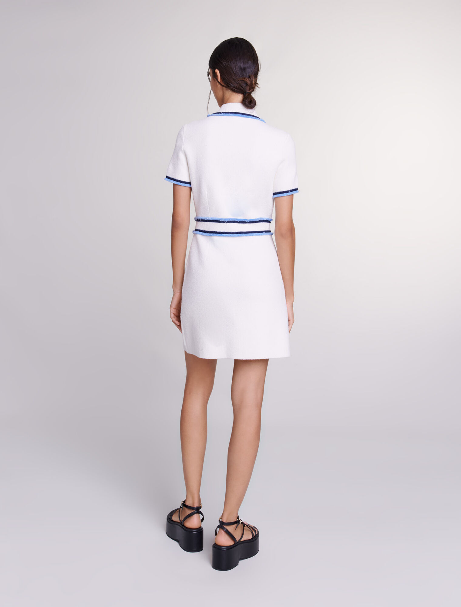 Kurzes Kleid aus Bouclé-Strick