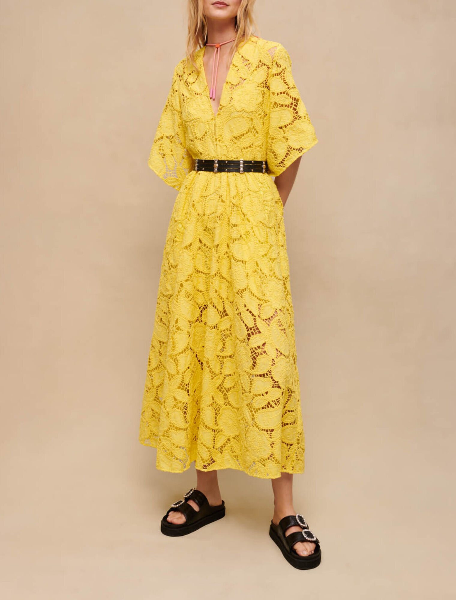 Langes Spitzenkleid