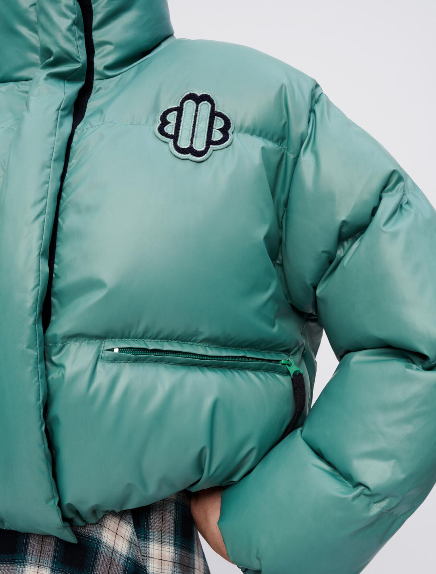Grüne Daunenjacke mit Clover-Maje-Patch