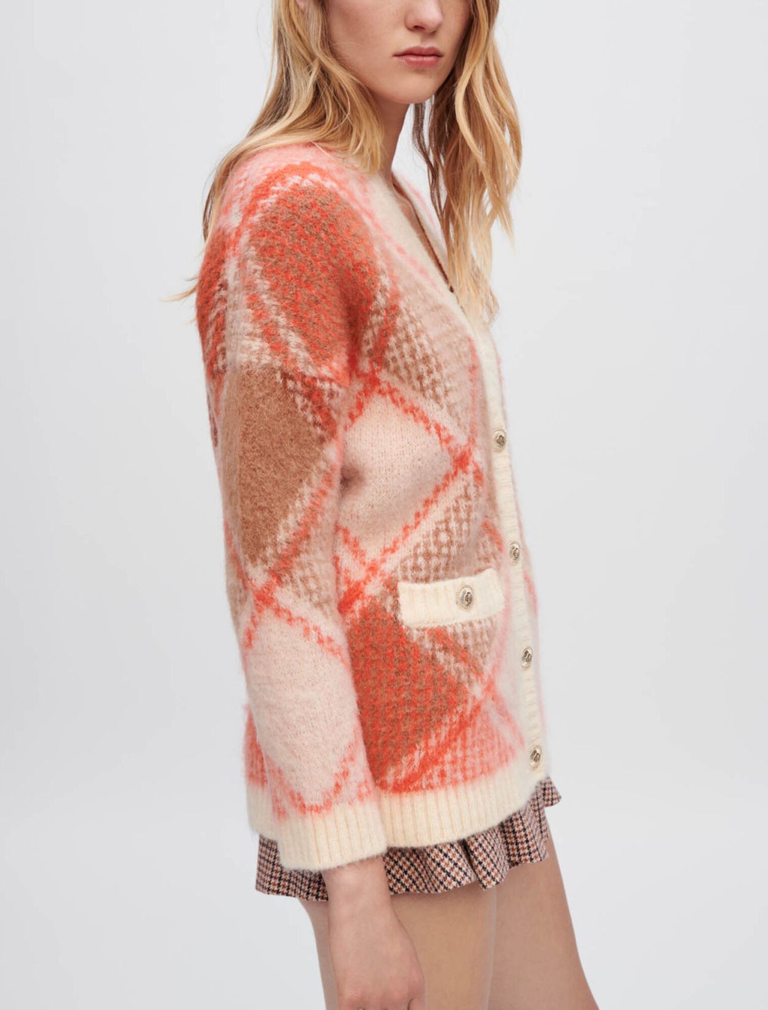 Fluffige Strickjacke aus Rauten-Jacquard