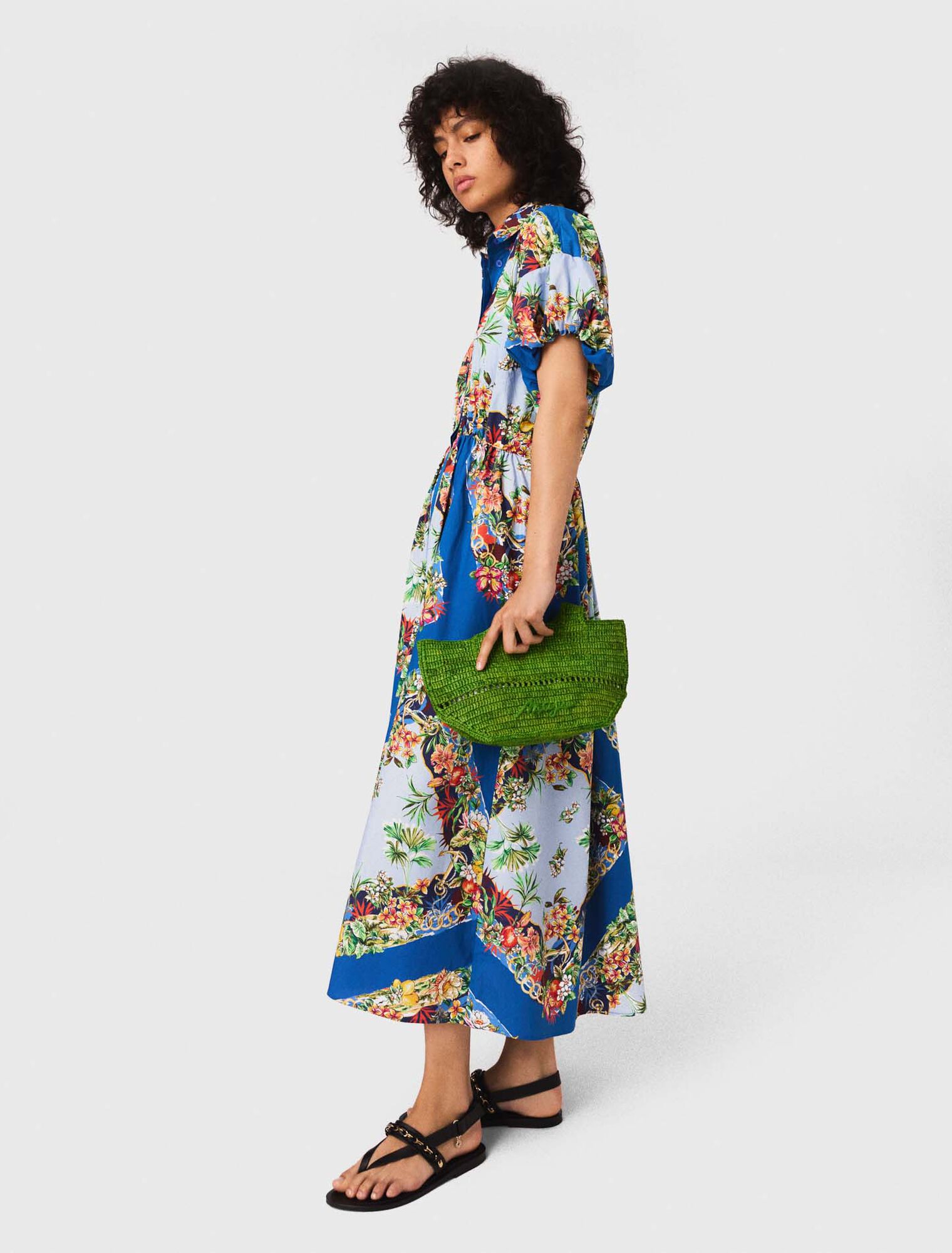 Langes gemustertes Kleid