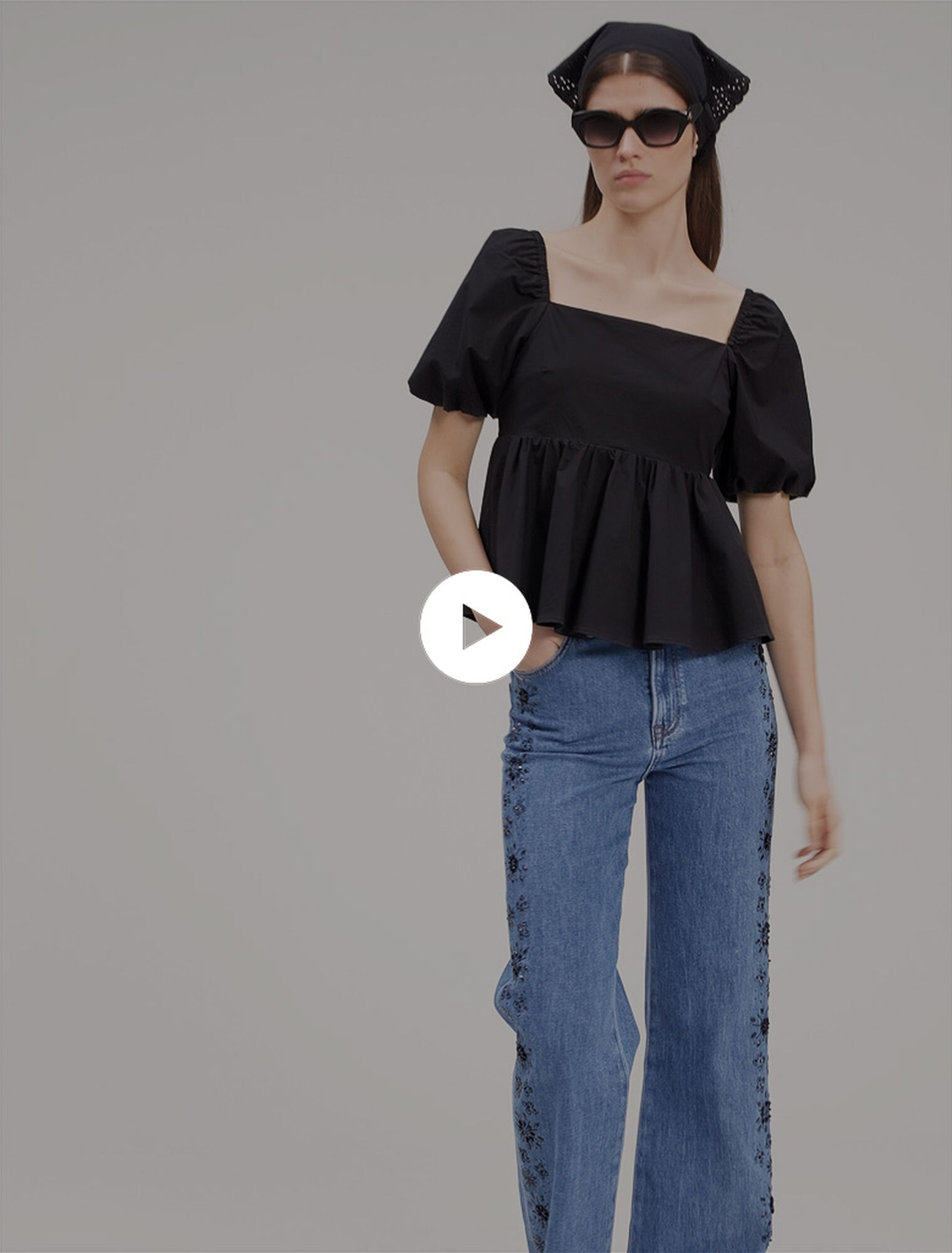 Jeans mit Strass-Stickerei