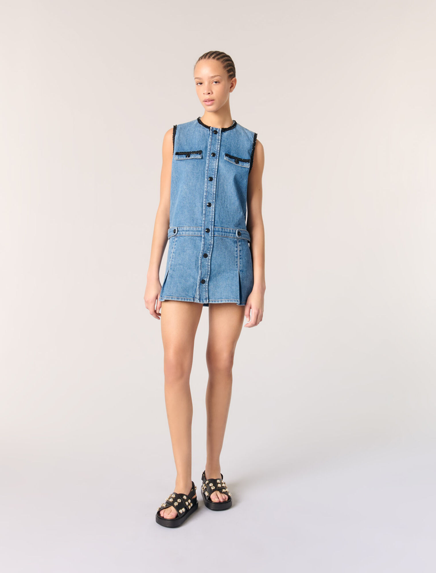 Denimkleid mit bestickten Borten
