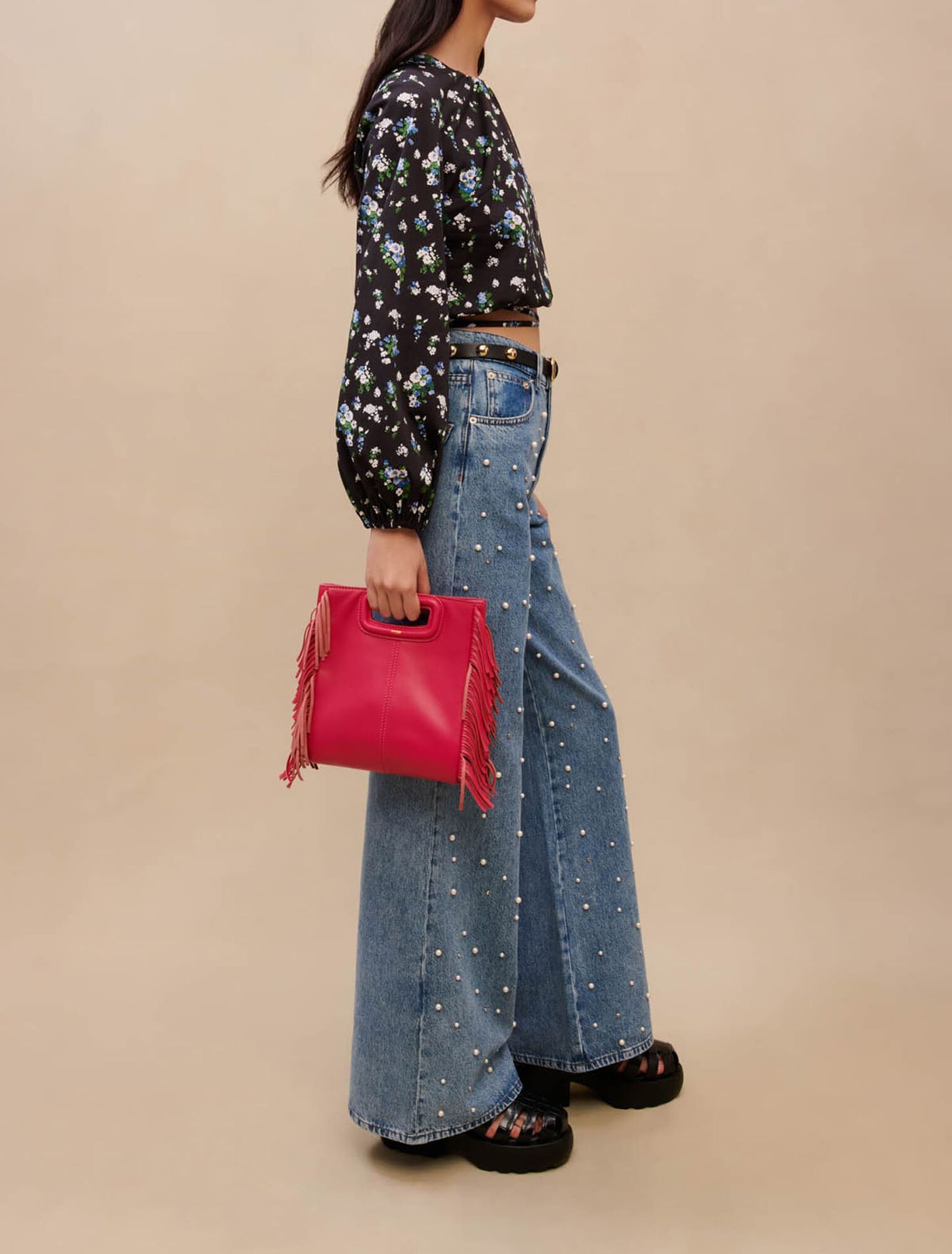 Weite Jeans mit Perlenbesatz