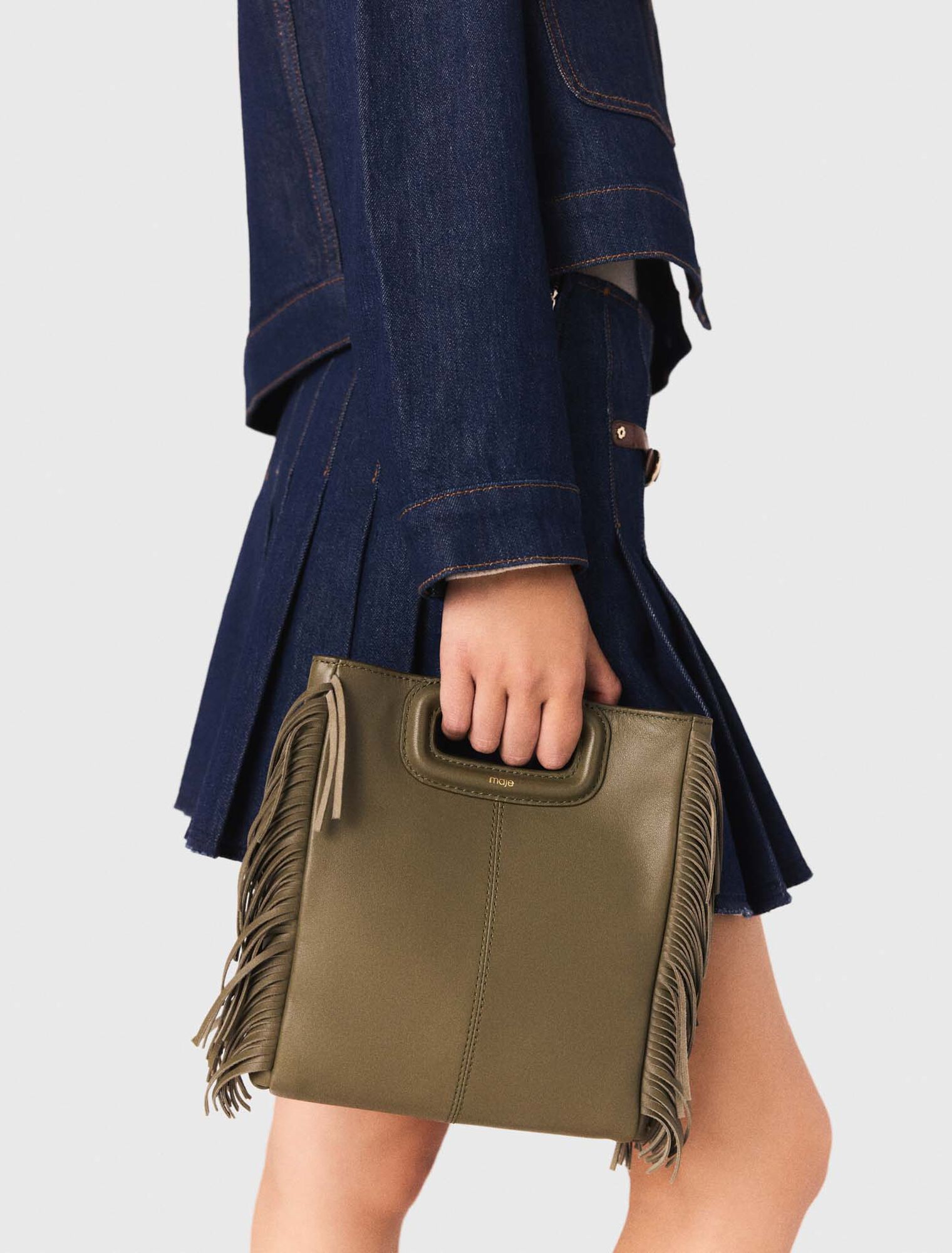 M-Tasche aus Glattleder mit Fransen