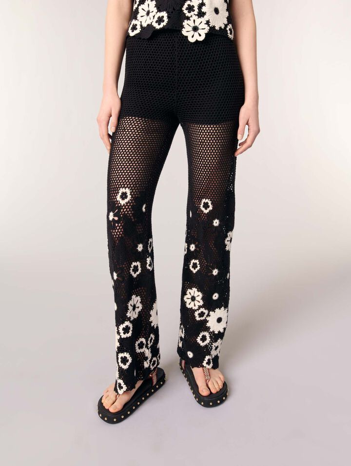 Gehäkelte Hose mit Blumenmotiv