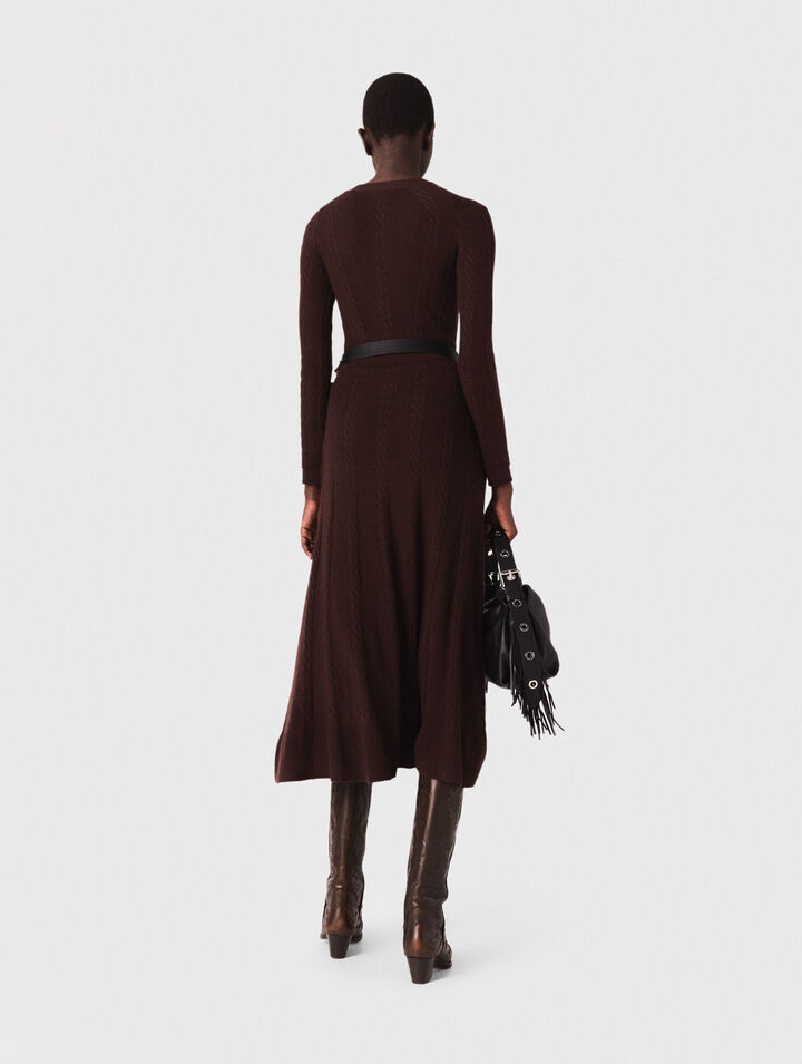 Langes Strickkleid mit Knöpfen
