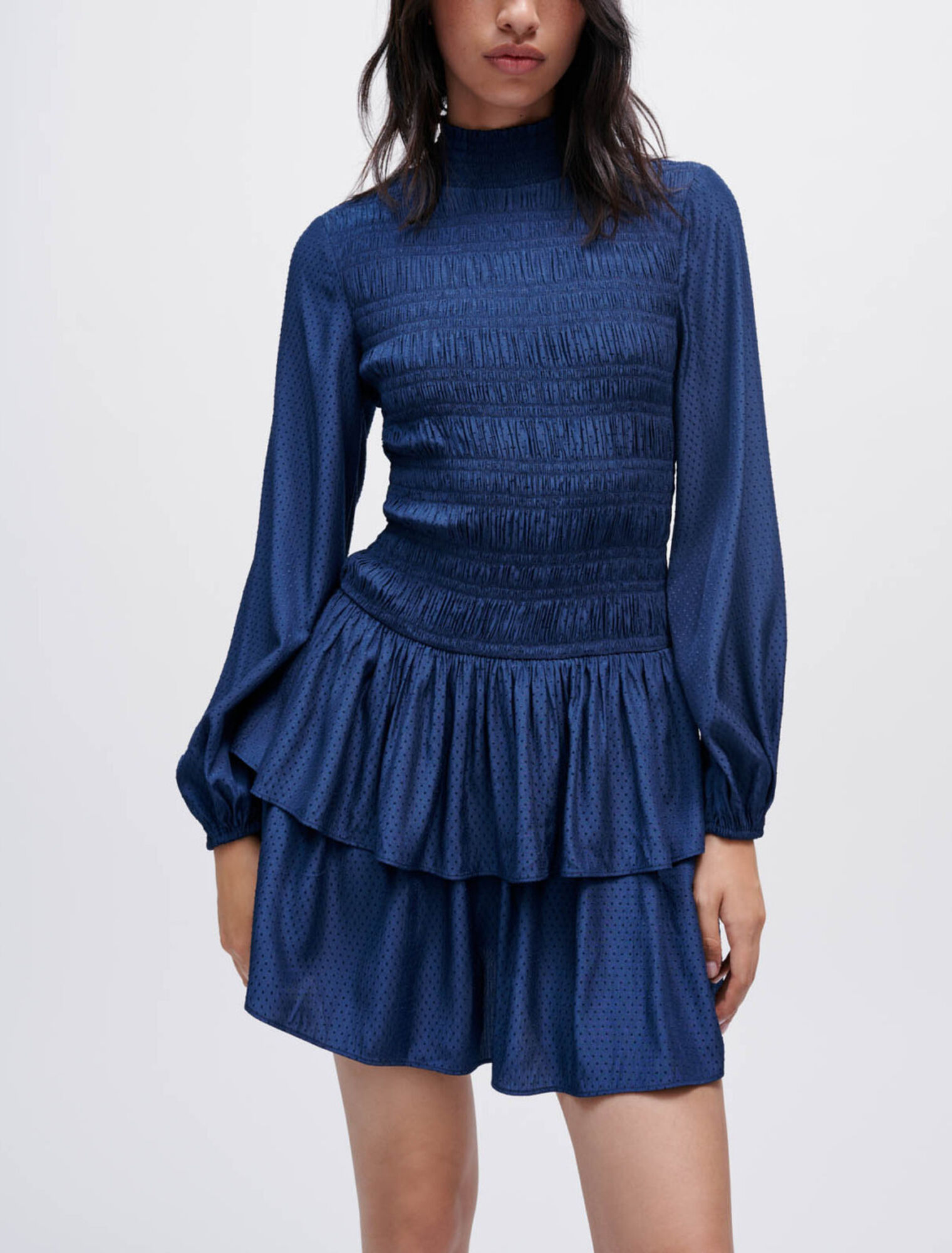 Gesmoktes Kleid aus fließendem